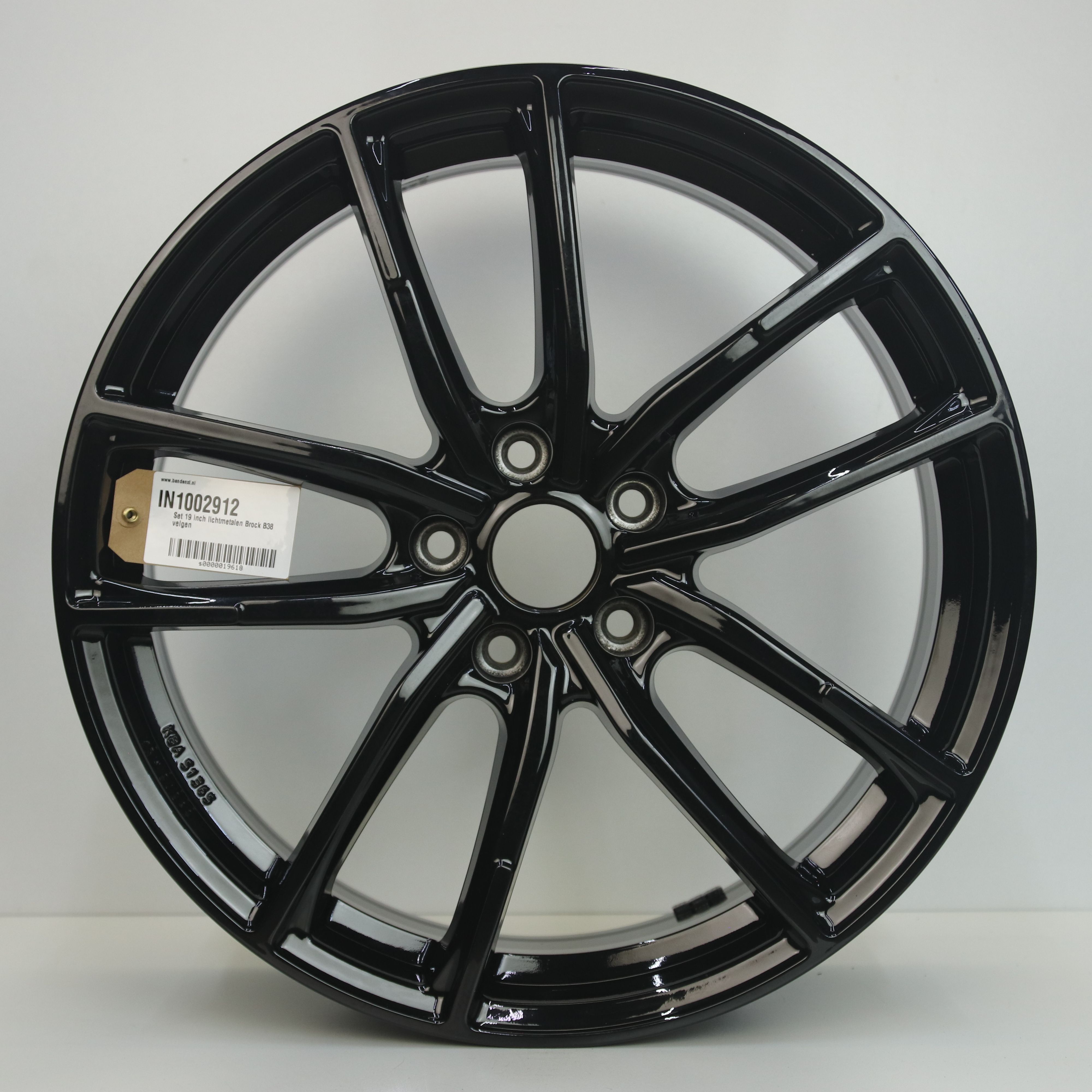 IN1002912 Set 19 inch lichtmetalen Brock B38 velgen 8.00X19 4X114.3 ET45.0 NB72.60 Zwart