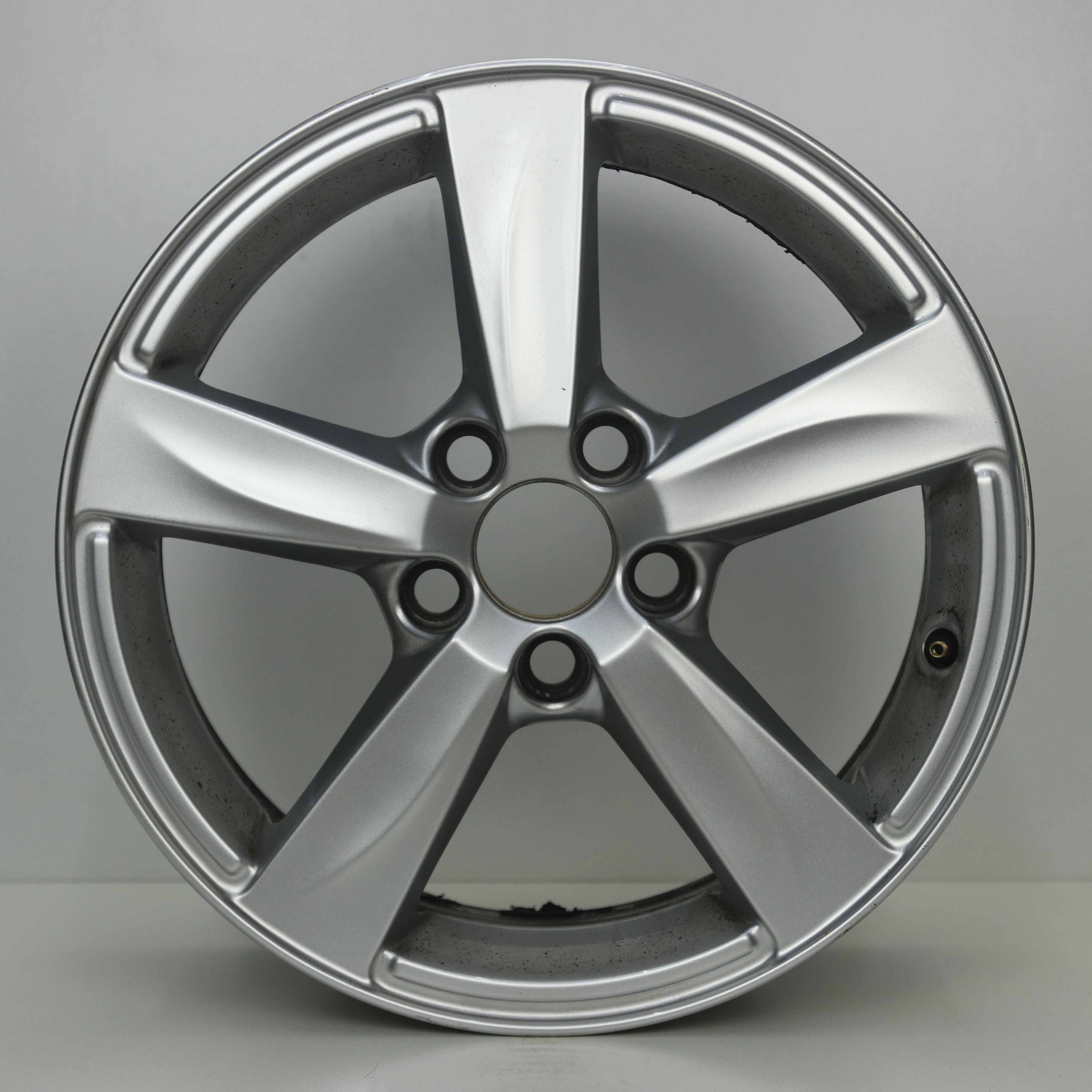 IN1003083 Originele 16 inch lichtmetalen Volvo V40 velgen 7.00X16 5X108 ET50.0 NB63.40 Zilver