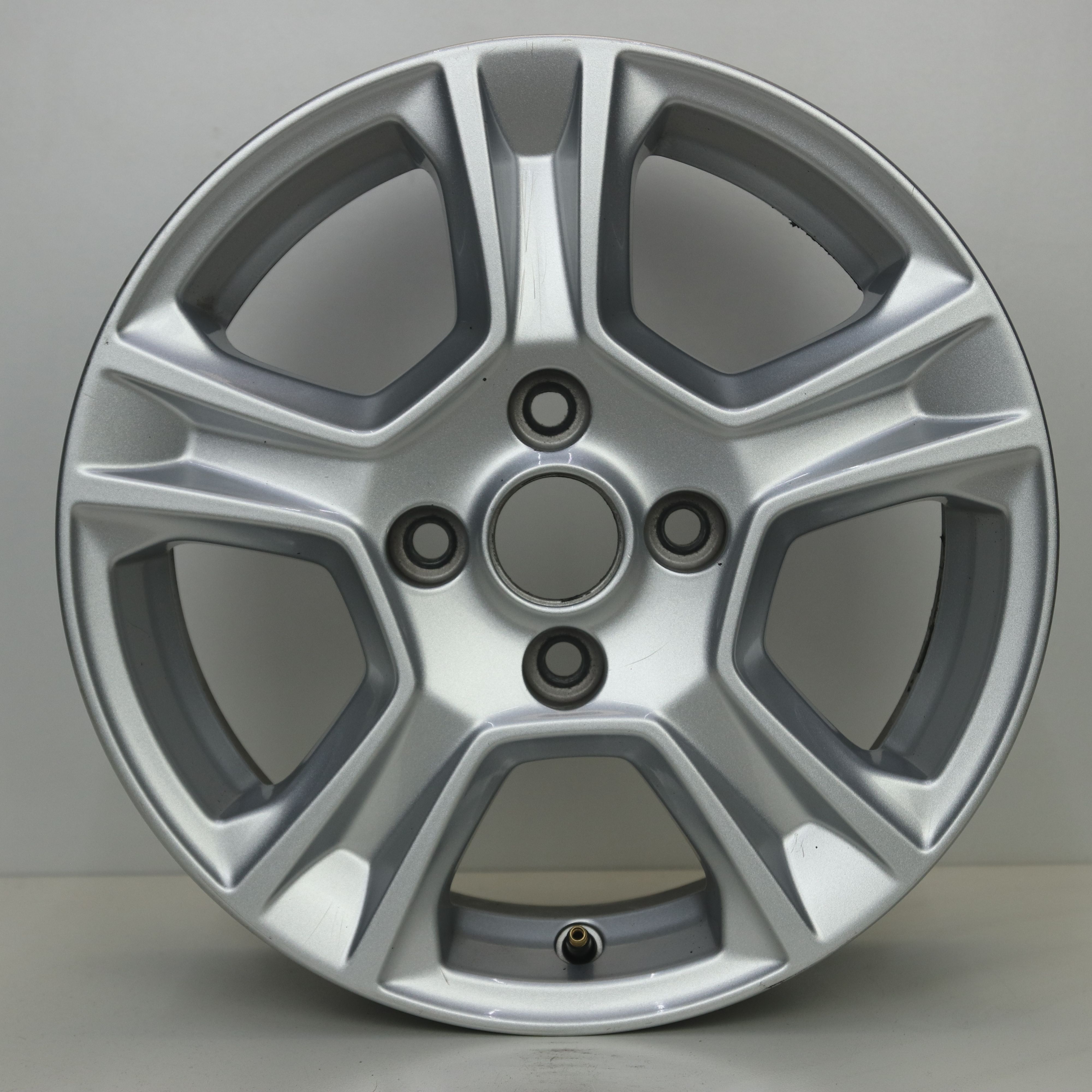 IN1003057 Originele 15 inch lichtmetalen Ford Transit Courier velgen 6.00X16 4X108 ET37.5 NB63.40 Zilver
