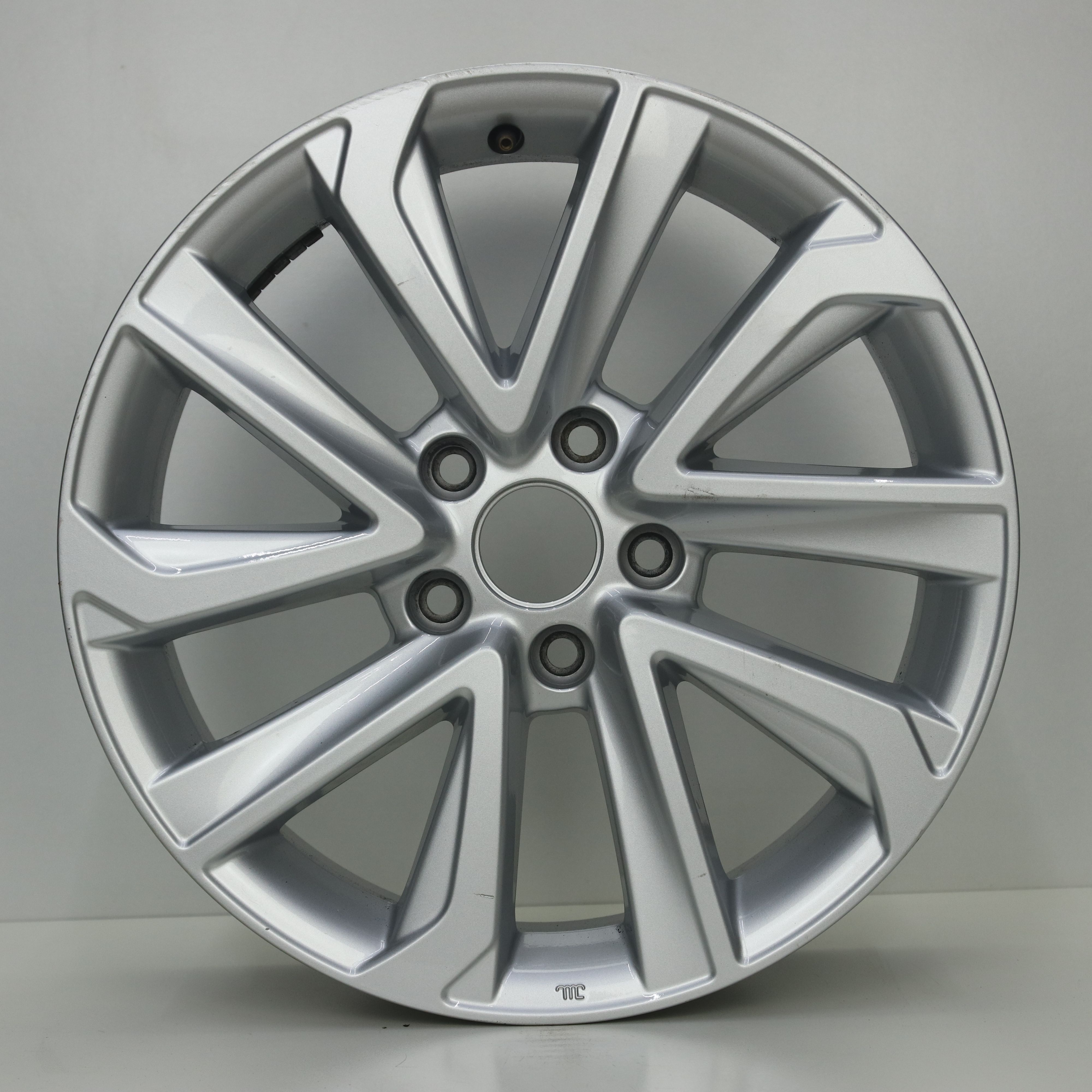 OS1007726 Originele 17 inch lichtmetalen Toyota velgen 6.50X17 5X114.3 ET30.0 NB60.10 Zilver