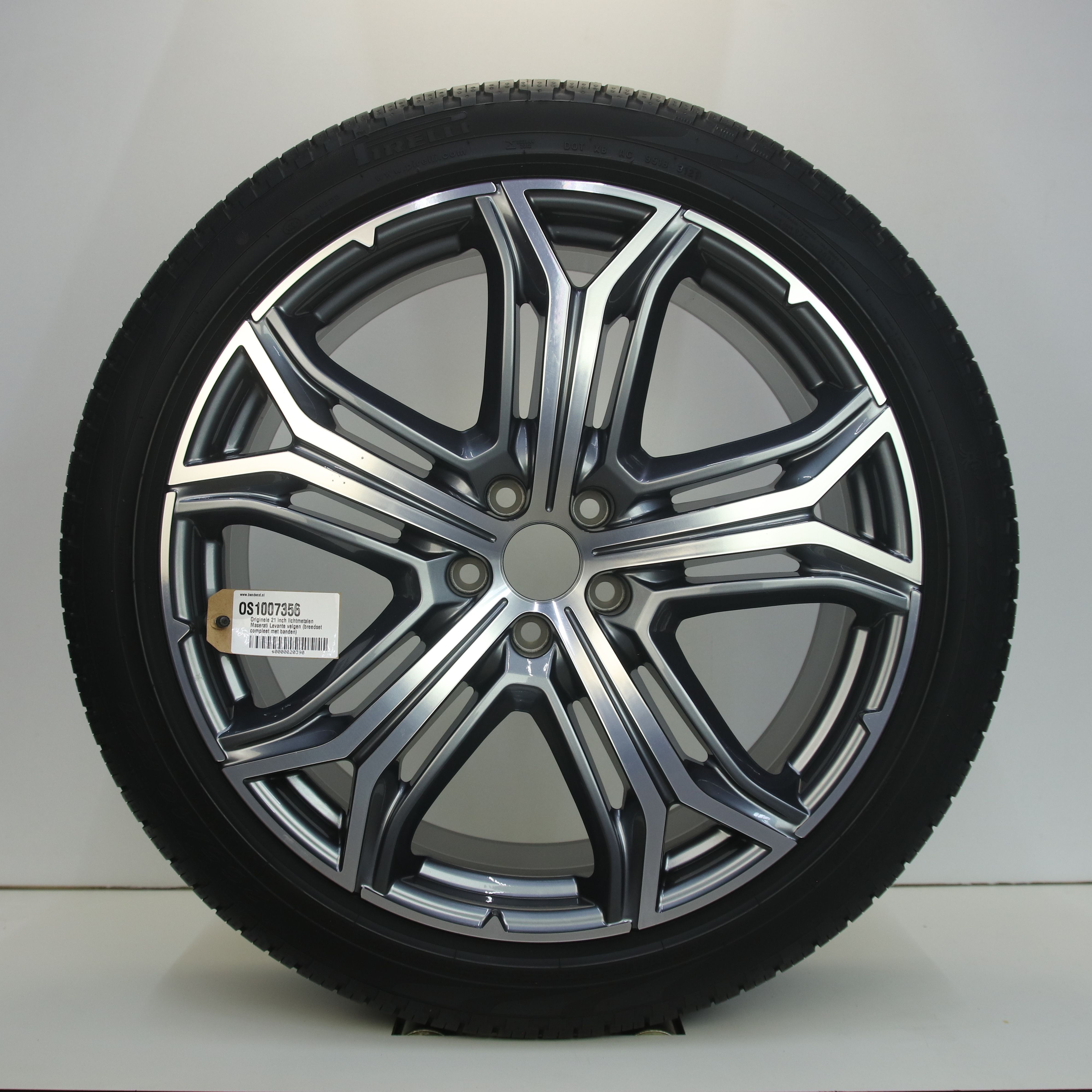 OS1007356 Originele 21 inch lichtmetalen Maserati Levante velgen (breedset compleet met banden) 9.00X21 5X114.3 ET40.5 NB67.10 antraciet gepolijst