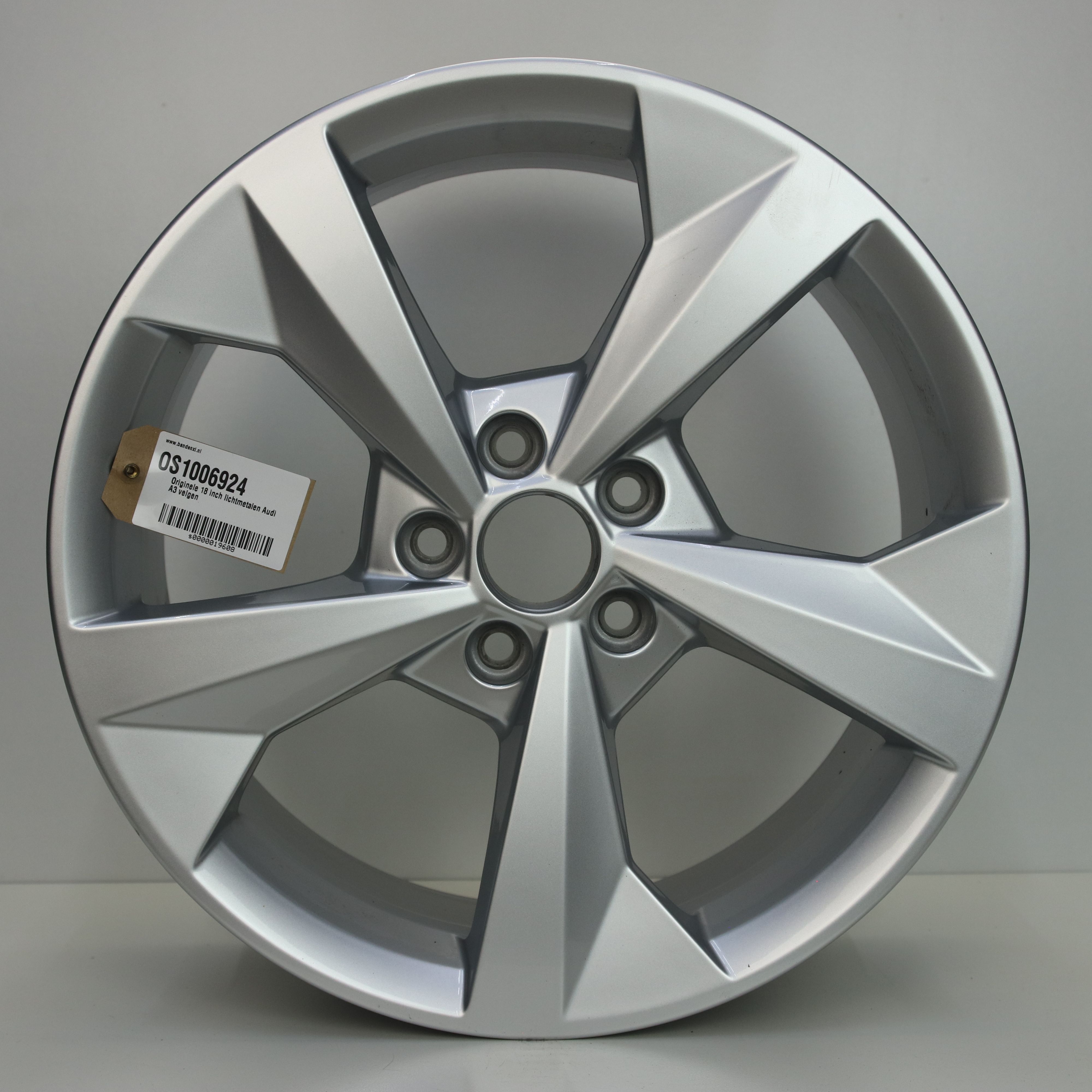 OS1006924 Originele 18 inch lichtmetalen Audi A3 velgen 8.00X18 5X112 ET46.0 NB57.10 Zilver