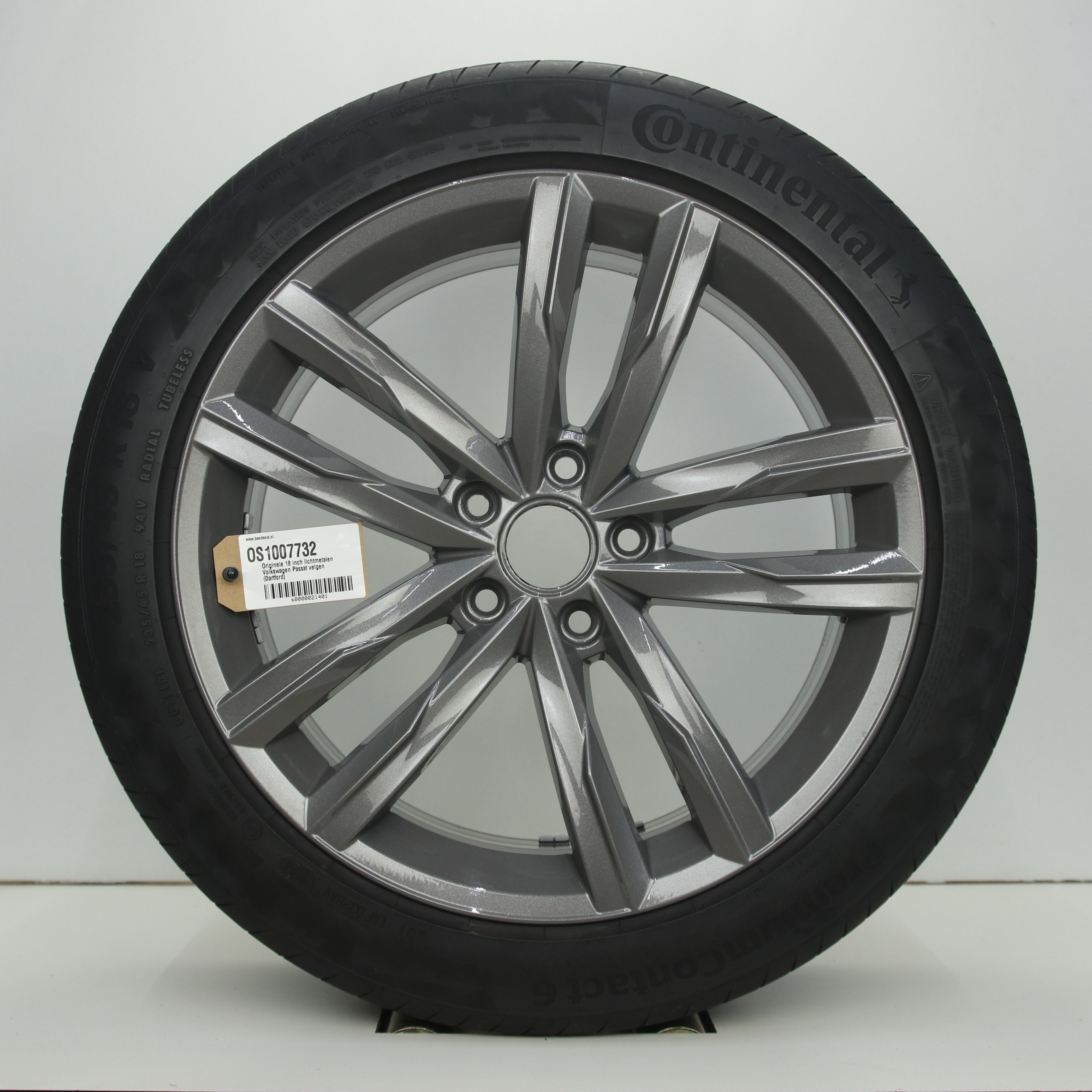 OS1007732 Originele 18 inch lichtmetalen Volkswagen Passat velgen (Dartford) 8.00X18 5X112 ET44.0 NB57.10 Zilver