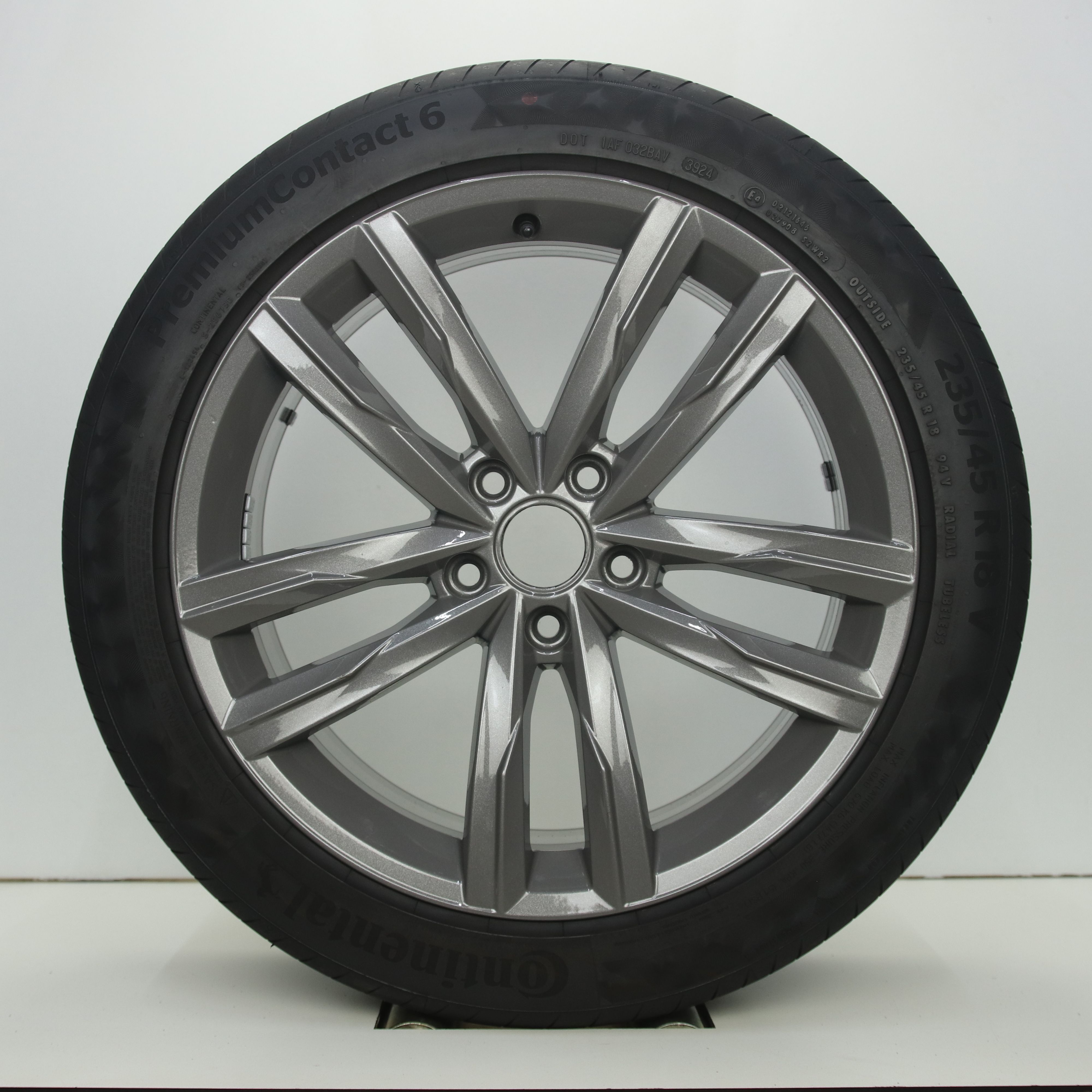 OS1007732 Originele 18 inch lichtmetalen Volkswagen Passat velgen (Dartford) 8.00X18 5X112 ET44.0 NB57.10 Zilver