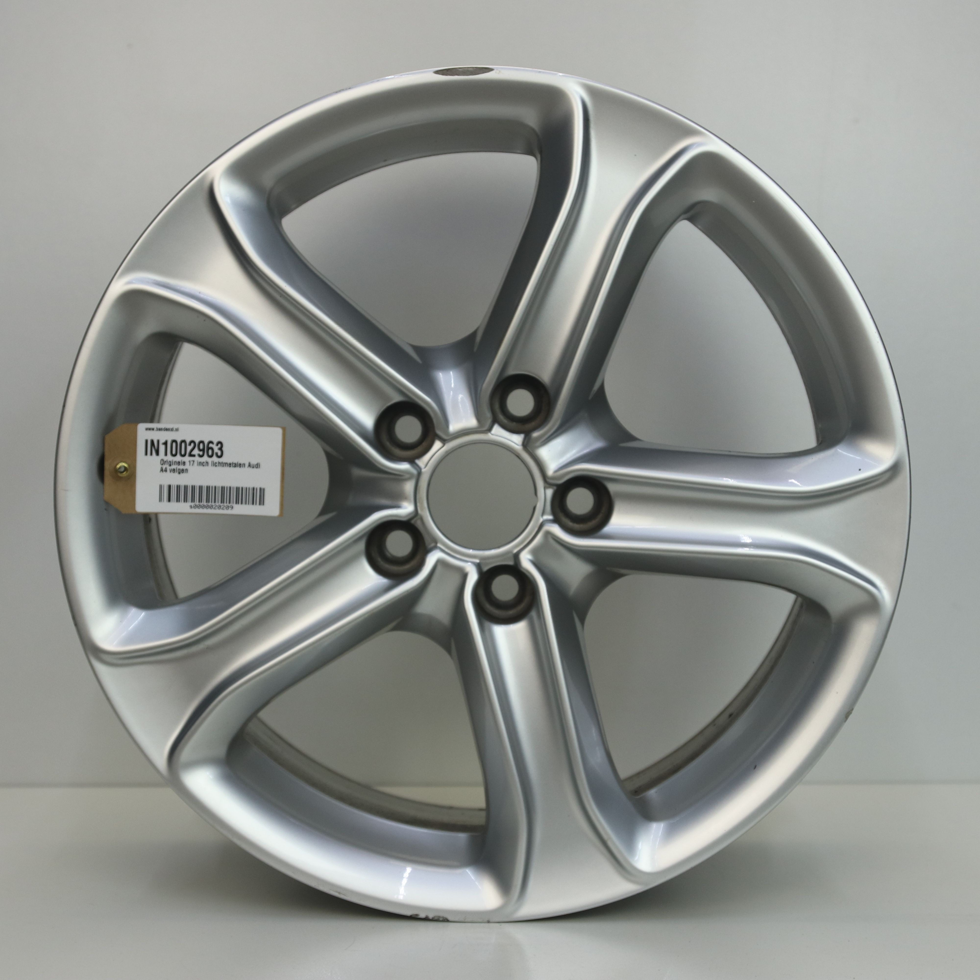 IN1002963 Originele 17 inch lichtmetalen Audi A4 velgen 7.50X17 5X112 ET45.0 NB66.50 Zilver