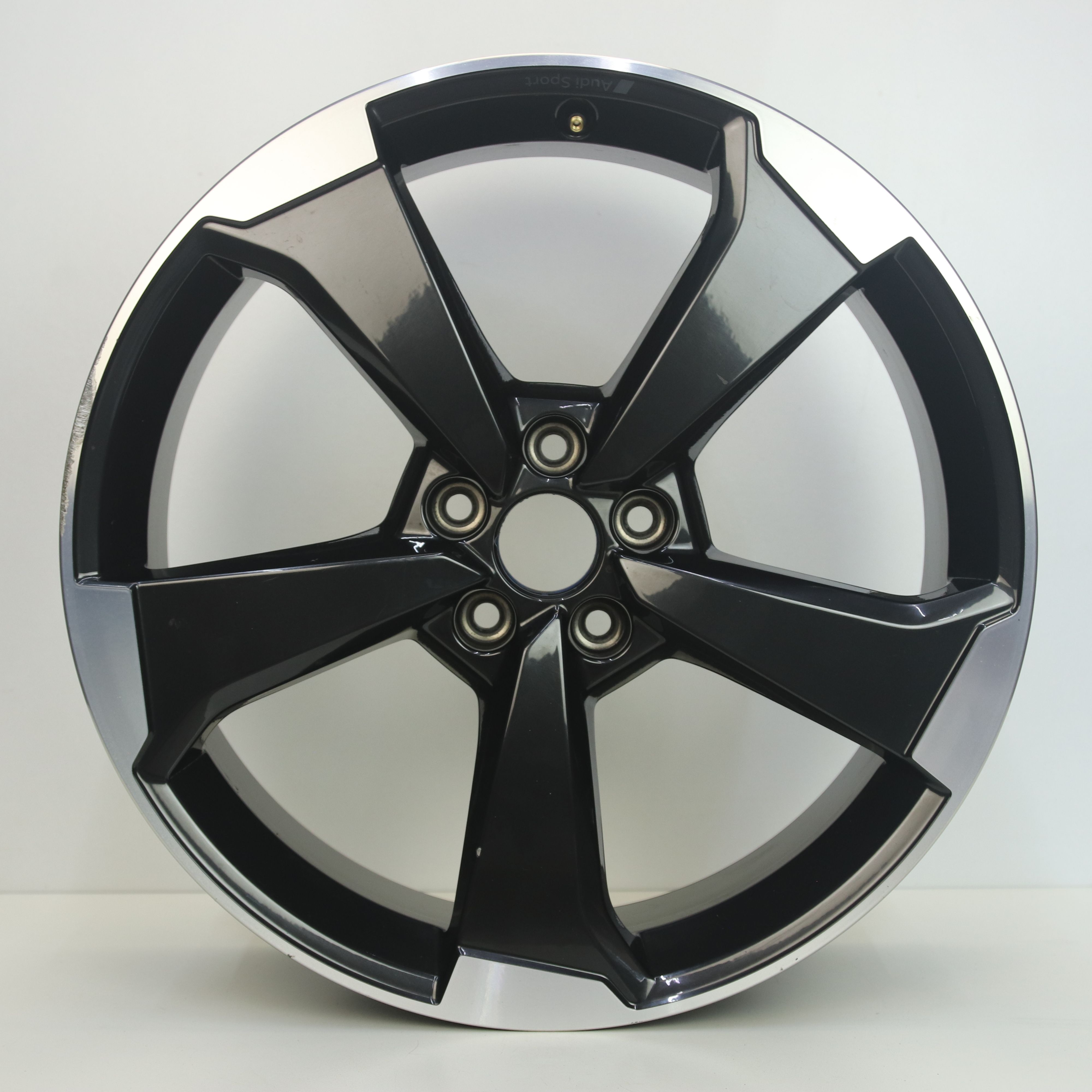 IN1002962 Originele 20 inch lichtmetalen Audi Q5 velgen 8.00X20 5X112 ET39.0 NB66.60 Zwart gepolijst