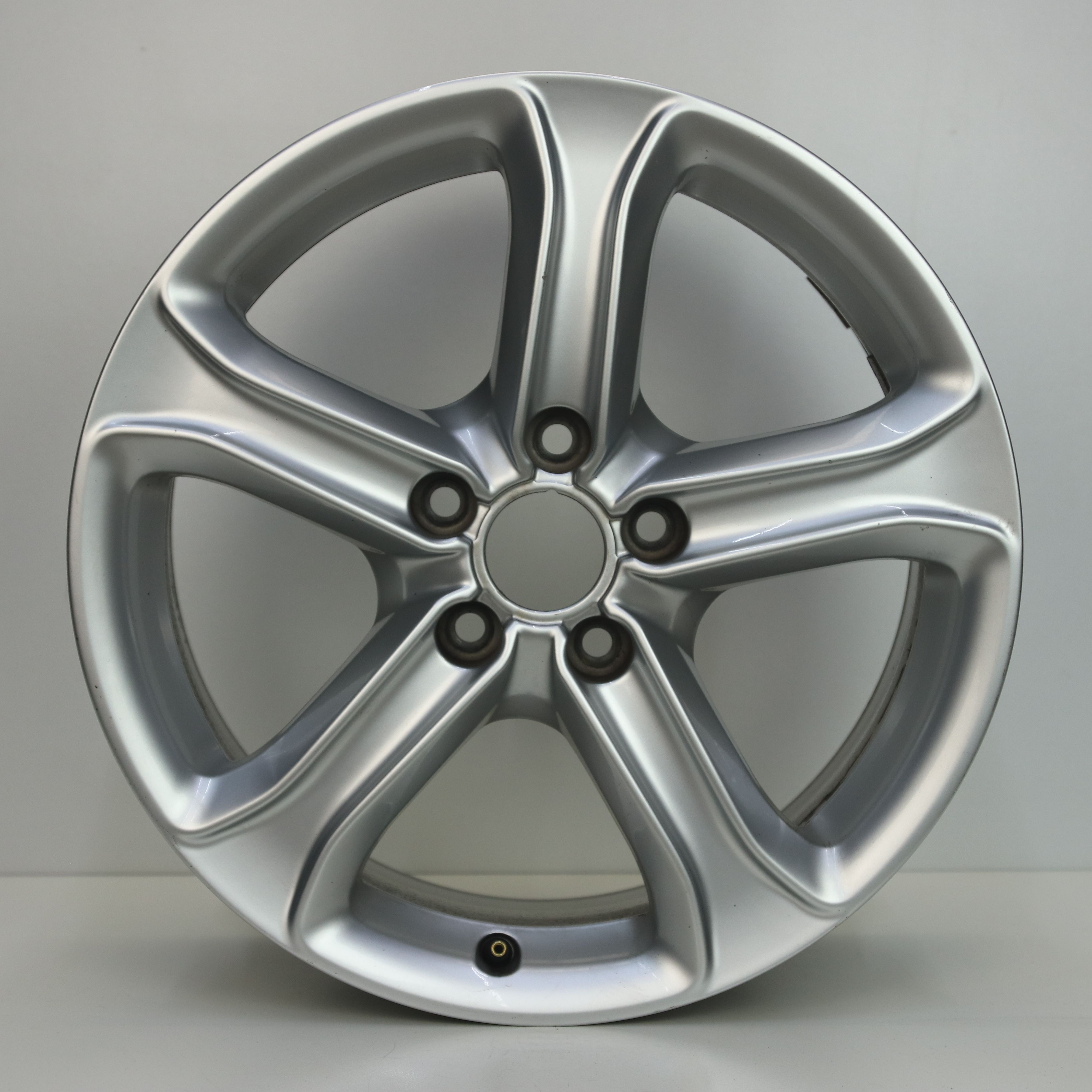 IN1002963 Originele 17 inch lichtmetalen Audi A4 velgen 7.50X17 5X112 ET45.0 NB66.50 Zilver