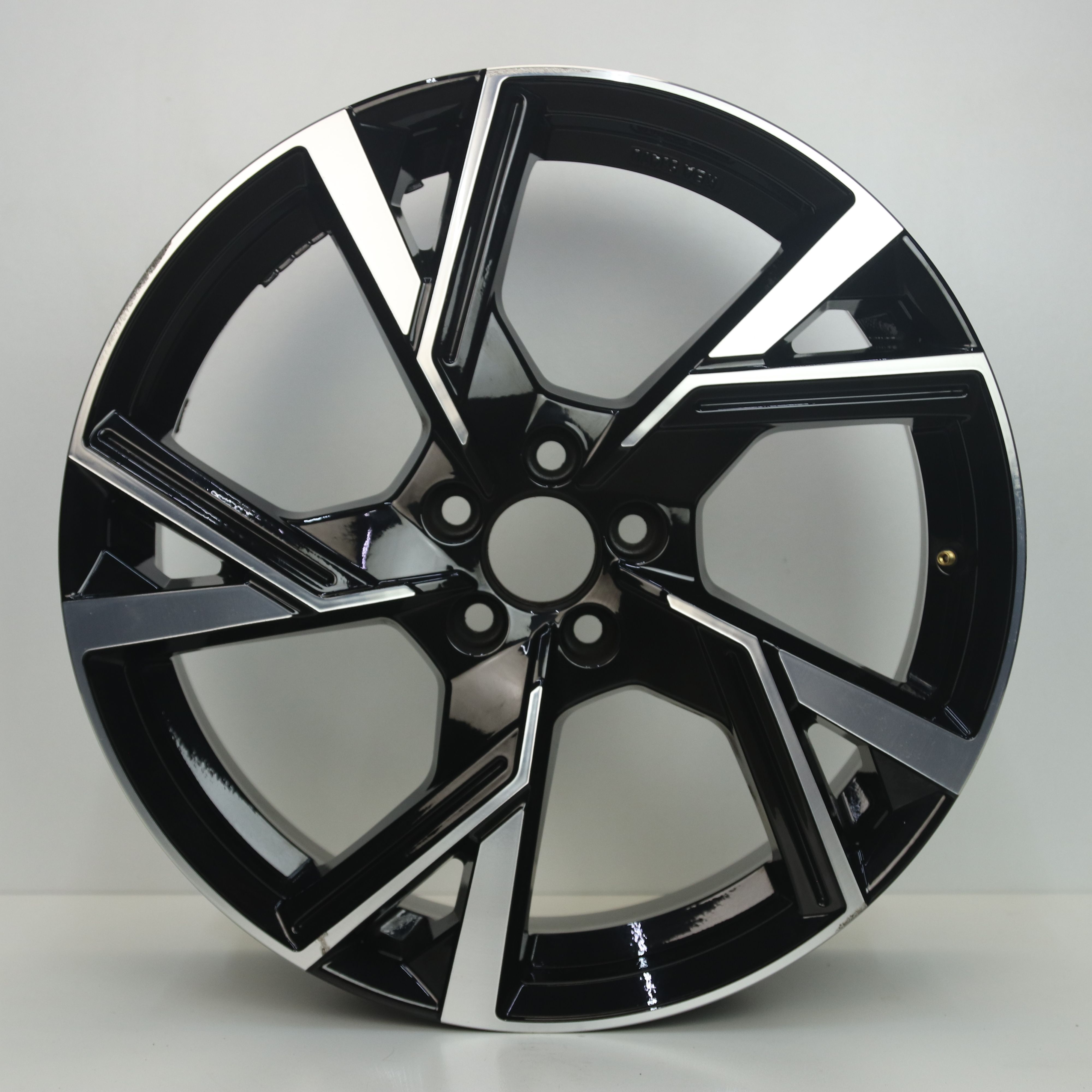 IN1003029 Set 18 inch lichtmetalen GMP Angel velgen 7.50X18 5X100 ET40.0 NB57.10 Zwart gepolijst