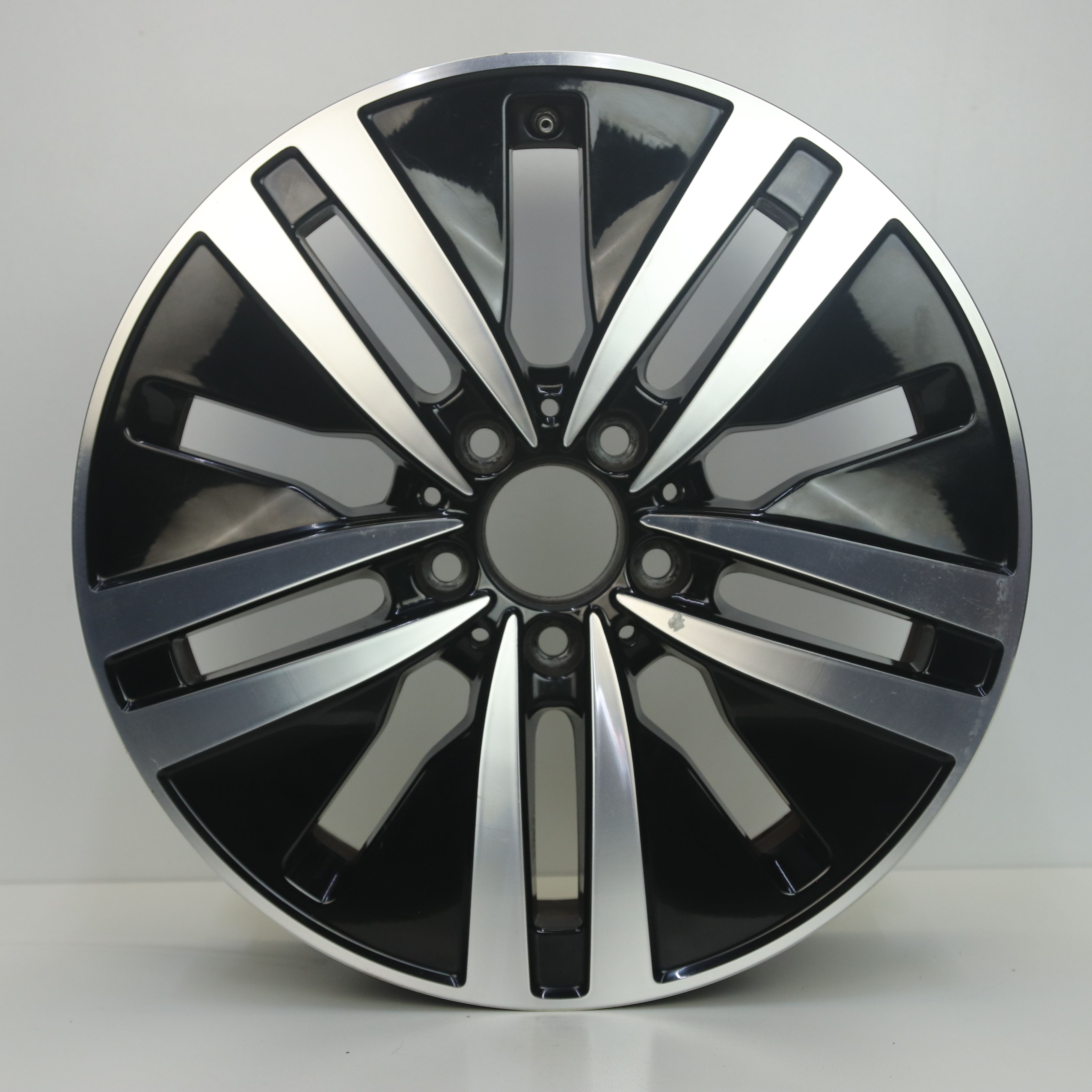IN1002979 Originele 17 inch lichtmetalen Mercedes-Benz A-klasse velgen 6.50X17 5X112 ET44.0 NB66.60 Zwart gepolijst