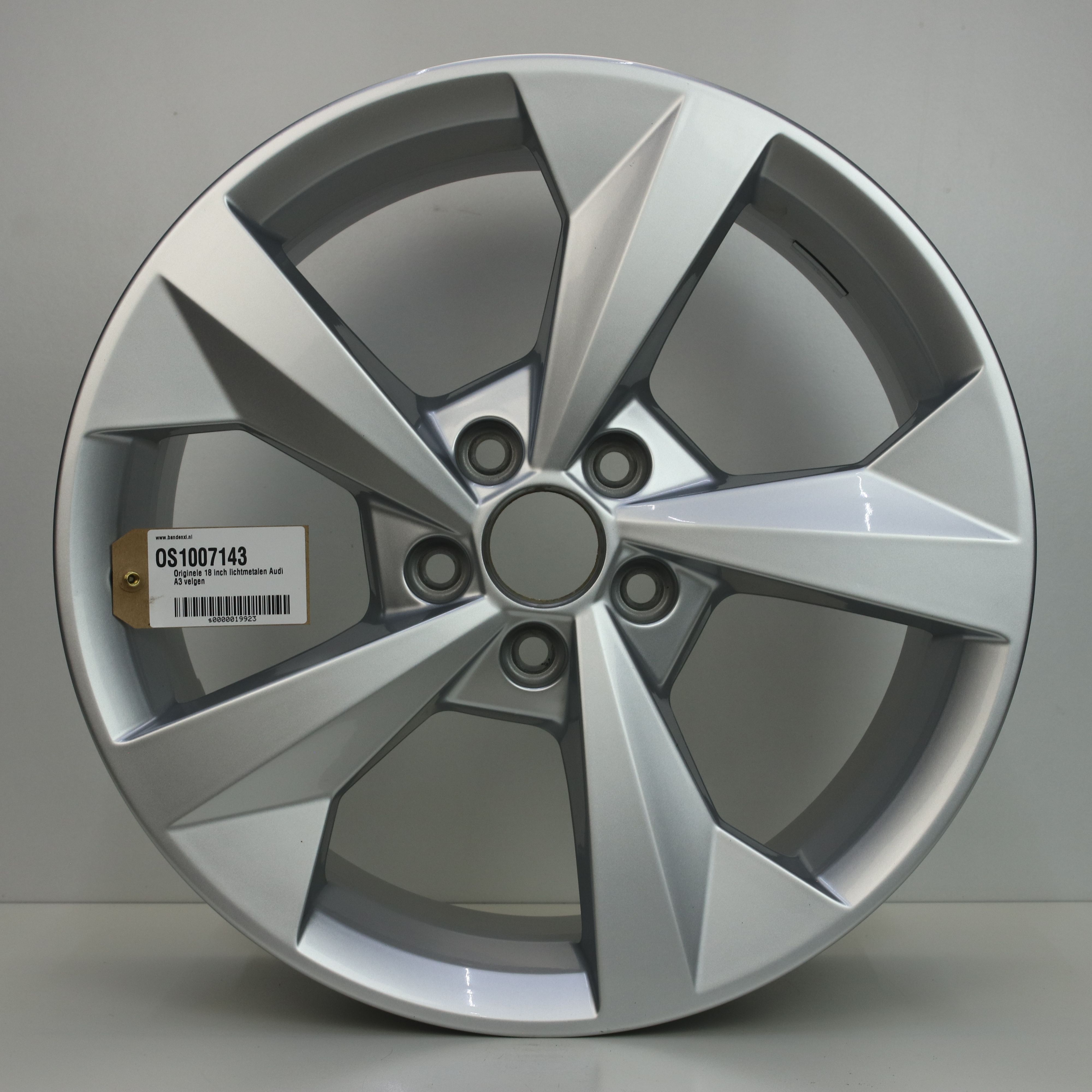 OS1007143 Originele 18 inch lichtmetalen Audi A3 velgen 8.00X18 5X112 ET46.0 NB57.10 Zilver