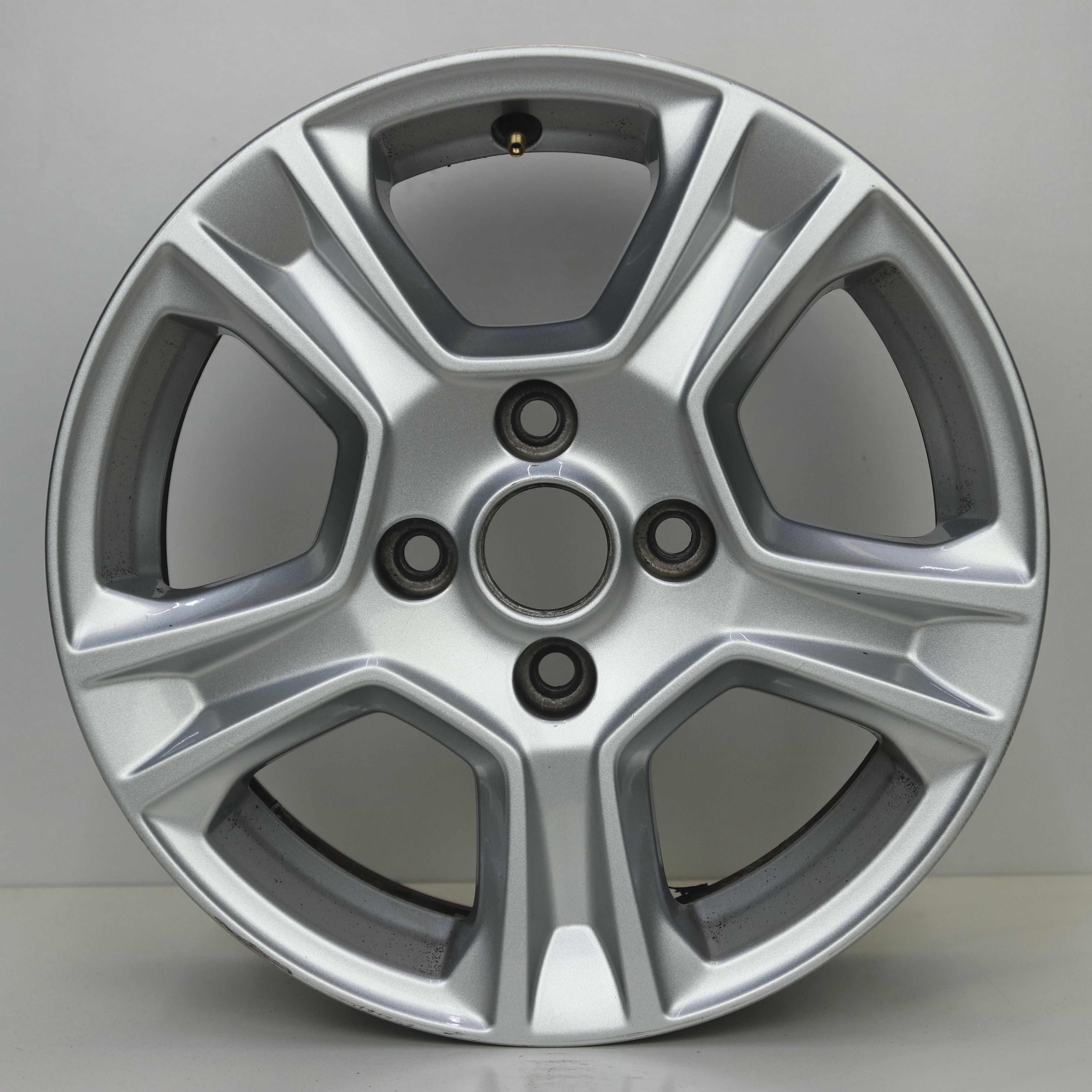IN1003057 Originele 15 inch lichtmetalen Ford Transit Courier velgen 6.00X16 4X108 ET37.5 NB63.40 Zilver