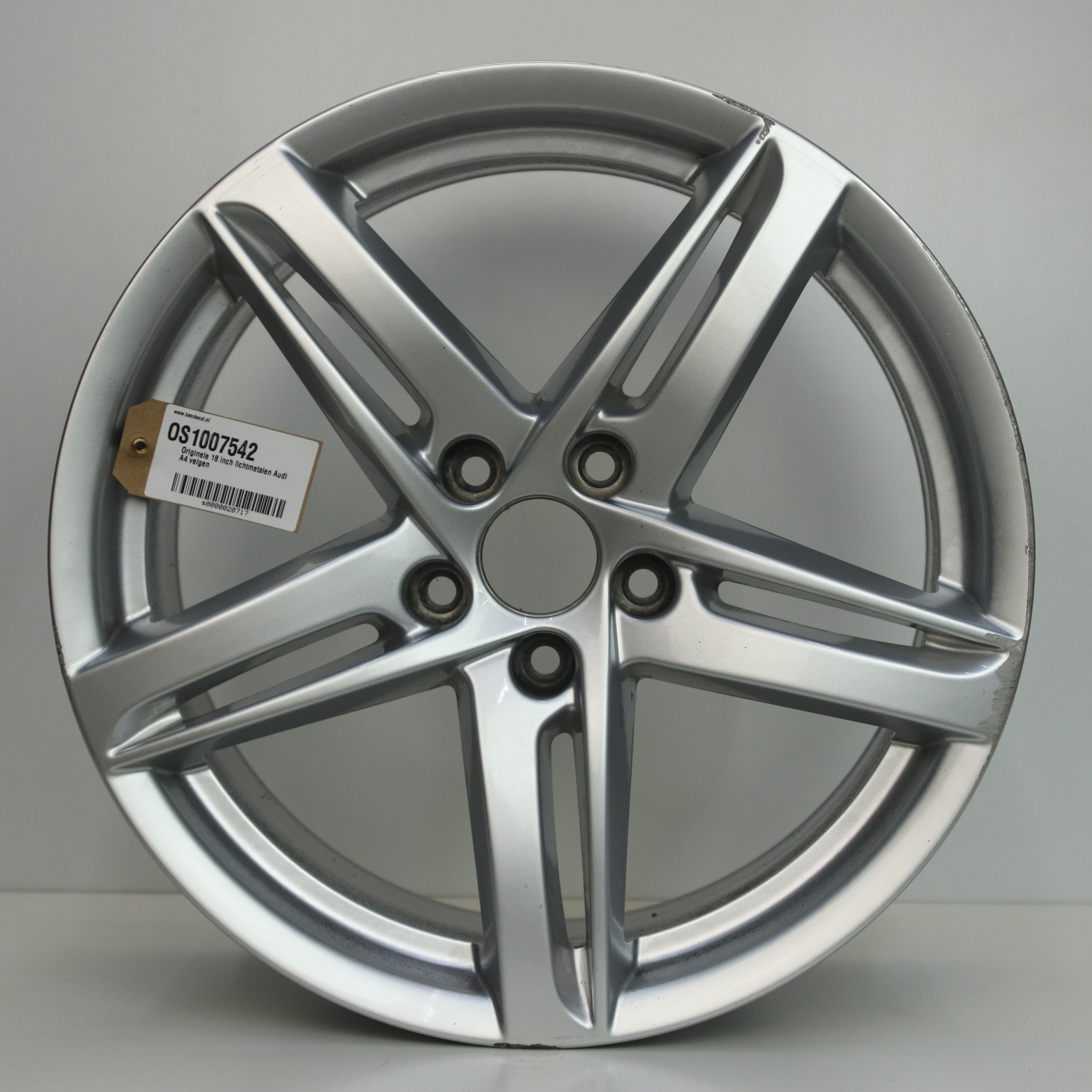OS1007542 Originele 18 inch lichtmetalen Audi A4 velgen 8.00X18 5X112 ET47.0 NB66.60 Zilver