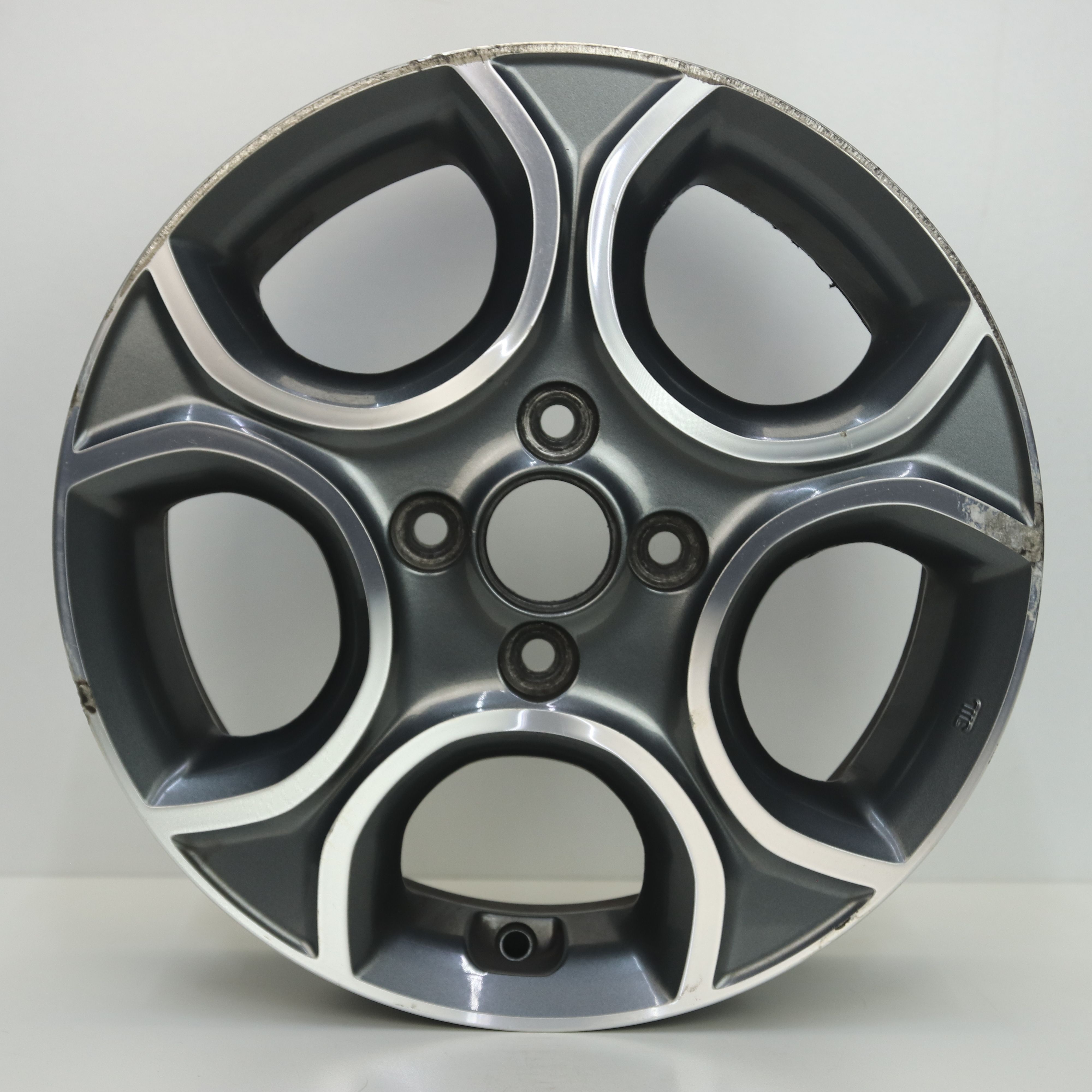 IN1002988 Originele 15 inch lichtmetalen Kia Picanto velgen 5.50X15 4X100 ET52.0 NB54.10 Antraciet Gepolijst