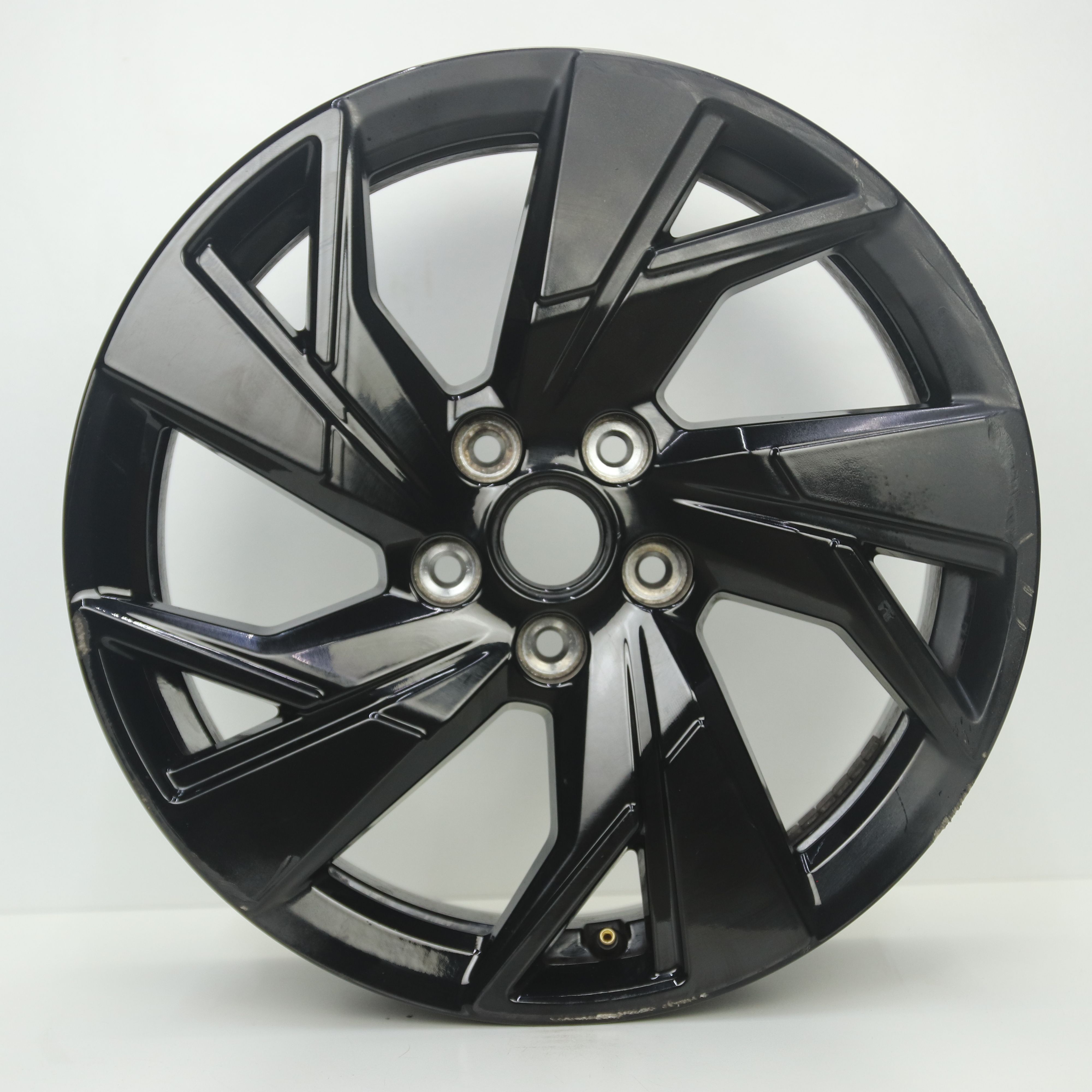 IN1003090 Originele 17 inch lichtmetalen Opel Astra velgen 7.50X17 5X108 ET44.0 NB65.10 Zwart