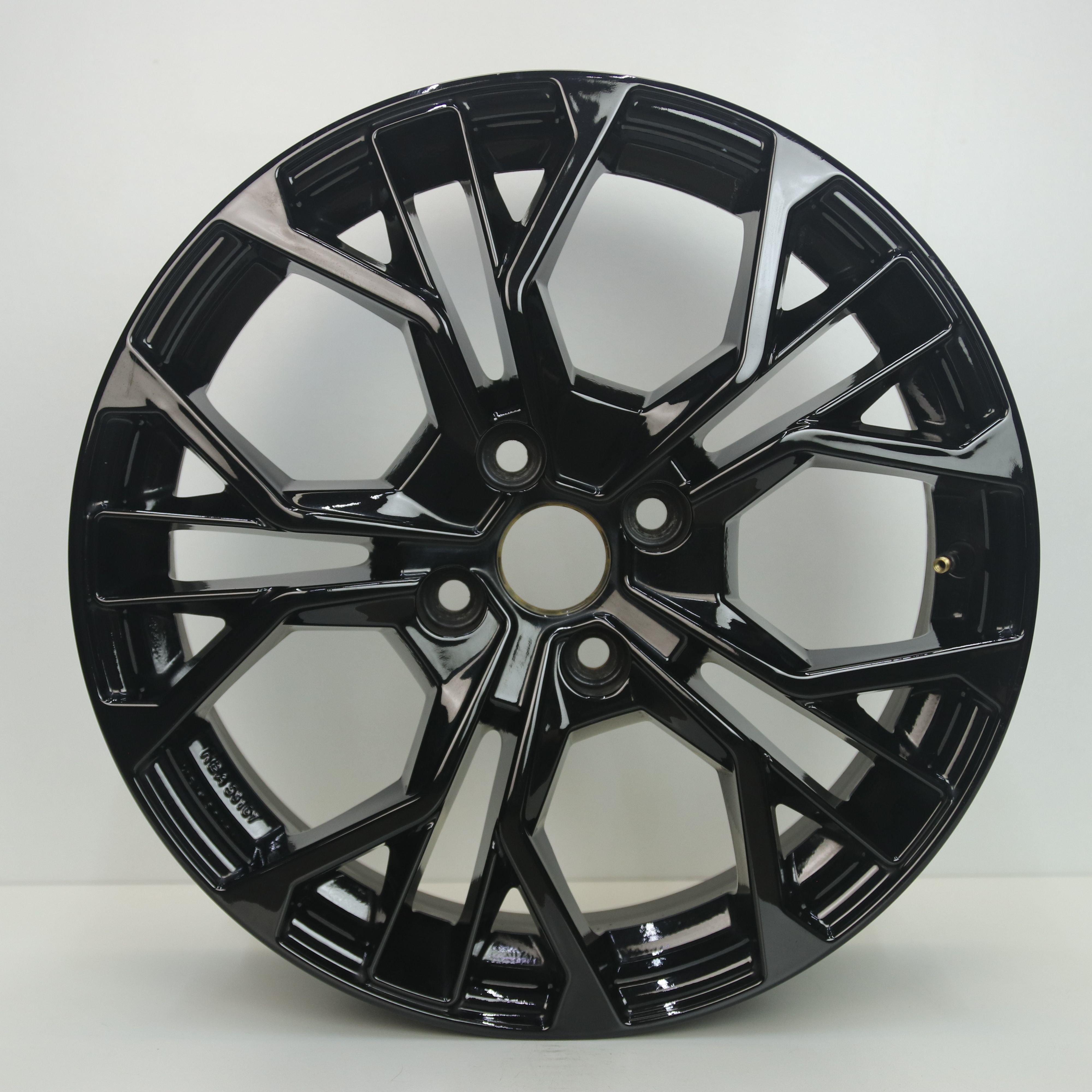 IN1002911 Set 17 inch lichtmetalen GMP Matisse velgen 7.00X17 4X108 ET45.0 NB63.40 Zwart