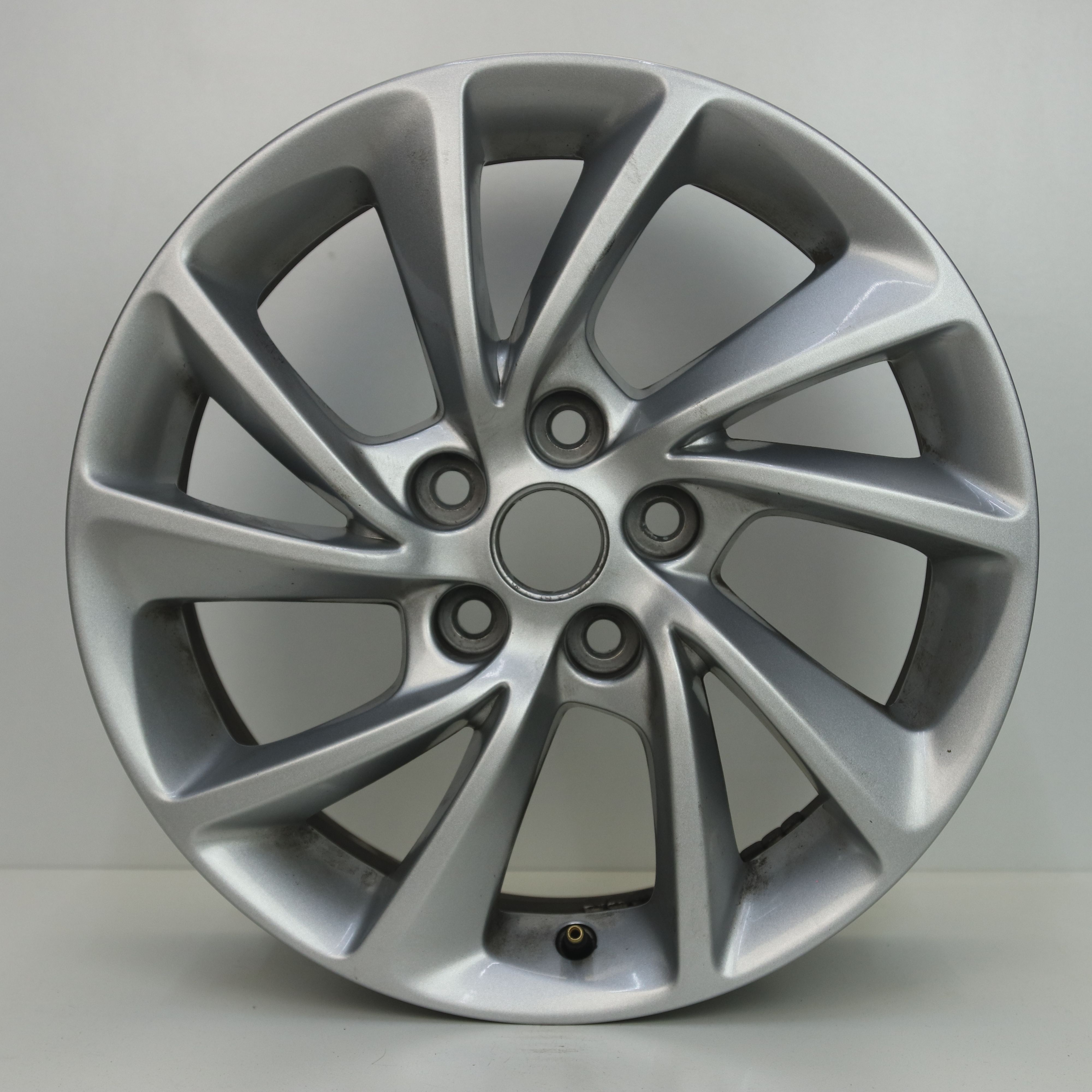 IN1003046 Originele 16 inch lichtmetalen Opel Astra velgen 7.00X16 5X105 ET41.0 NB56.60 Zilver