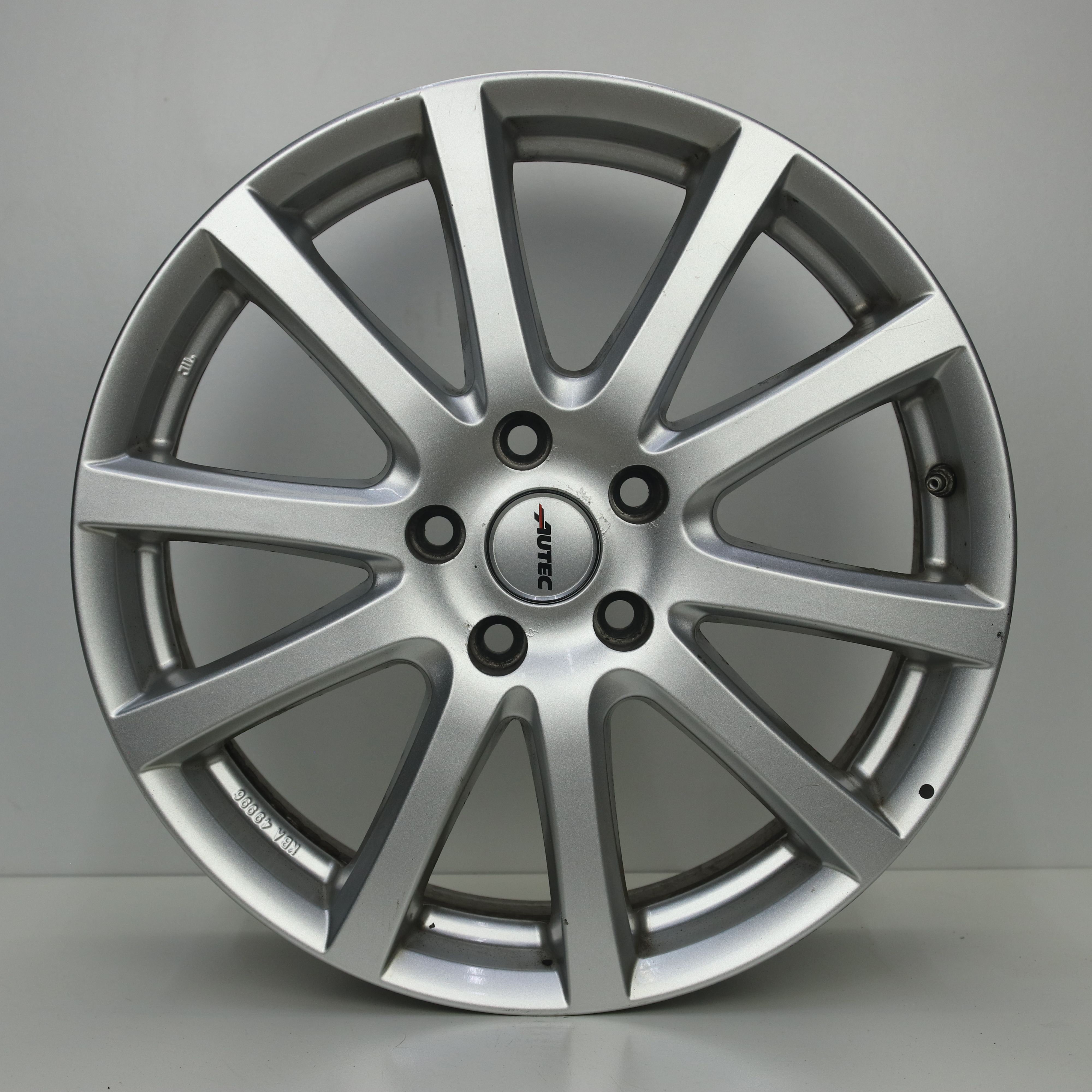 OS1007861 Set 18 inch lichtmetalen Alutec velgen 7.50X18 5X114.3 ET45.0 NB70.00 Zilver