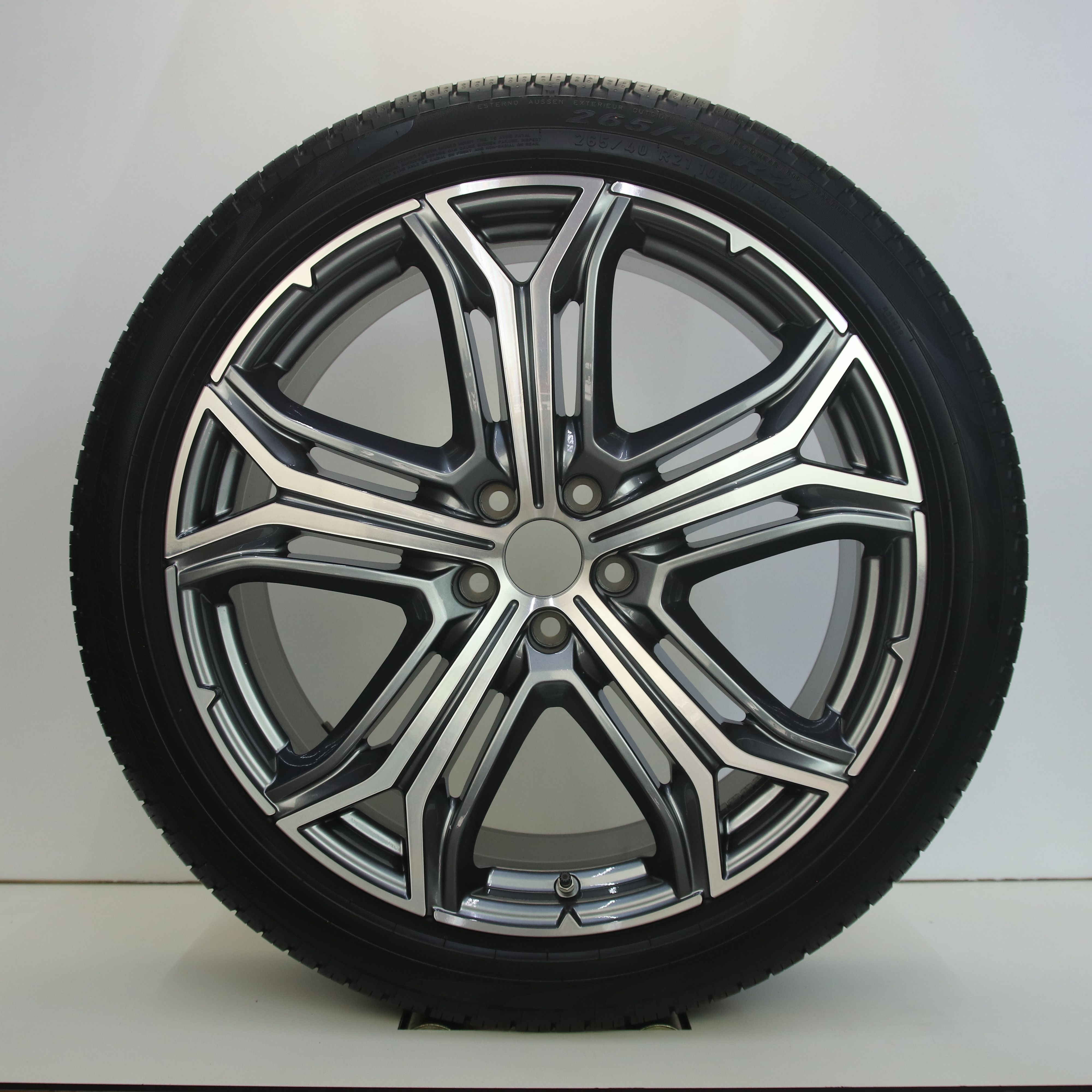 OS1007355 Originele 21 inch lichtmetalen Maserati Levante velgen (breedset compleet met banden) 9.00X21 5X114.3 ET40.5 NB67.10 antraciet gepolijst
