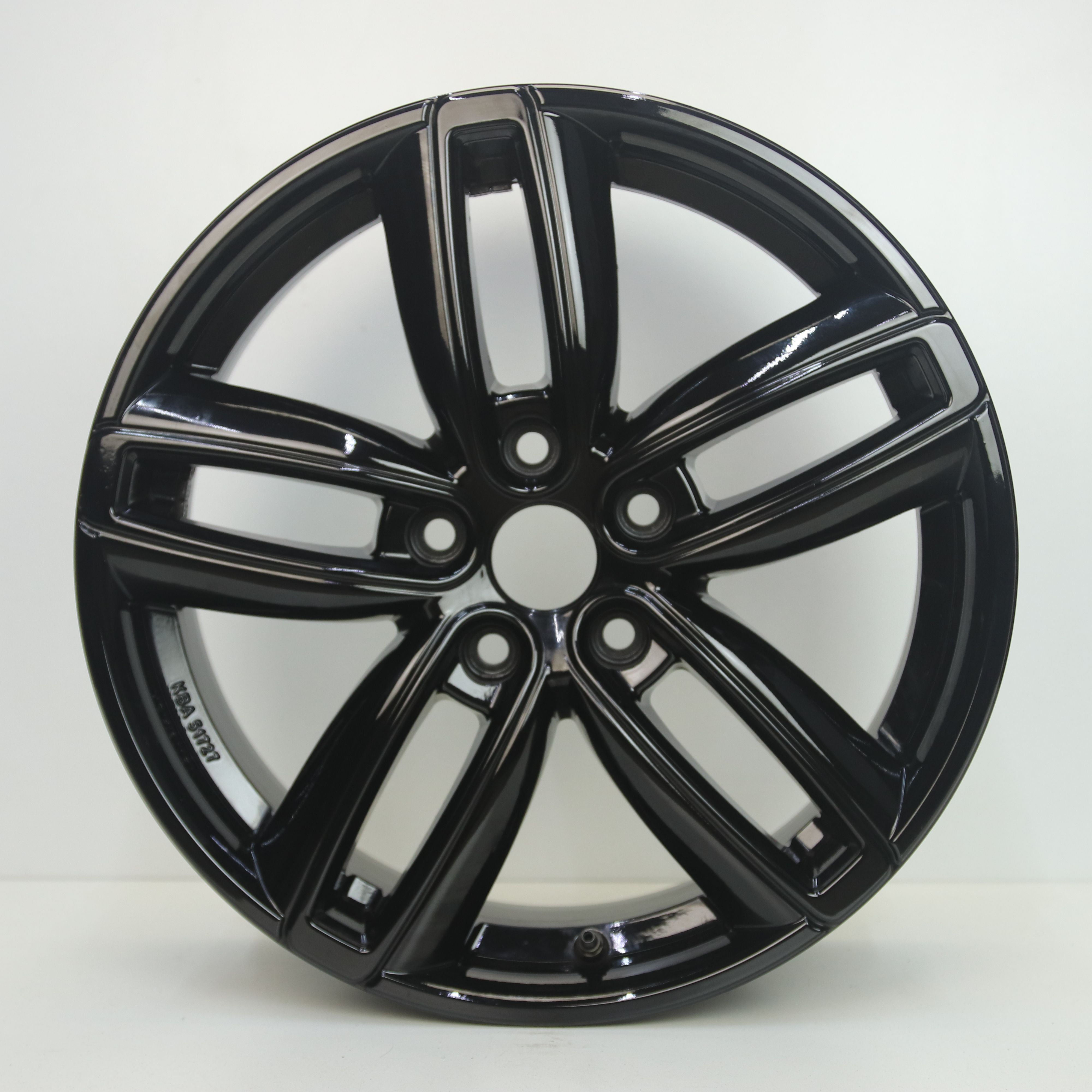 IN1003048 Set 17 inch lichtmetalen GMP Diva velgen 7.50X17 5X112 ET50.0 NB66.60 Zwart