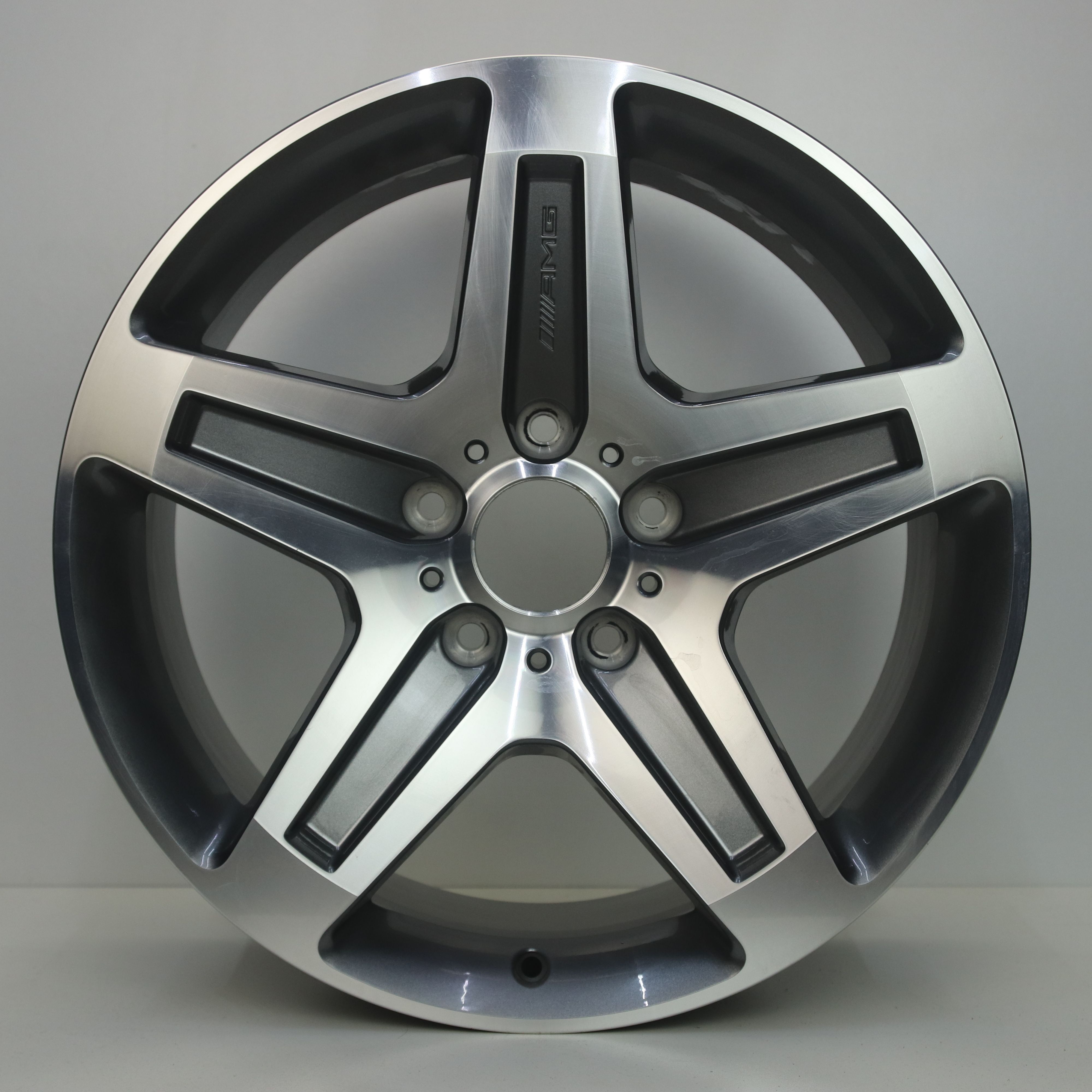 OS1007574 Originele 19 inch lichtmetalen Mercedes-Benz G-Klasse velgen 9.50X19 5X130 ET50.0 NB84.10 Antraciet