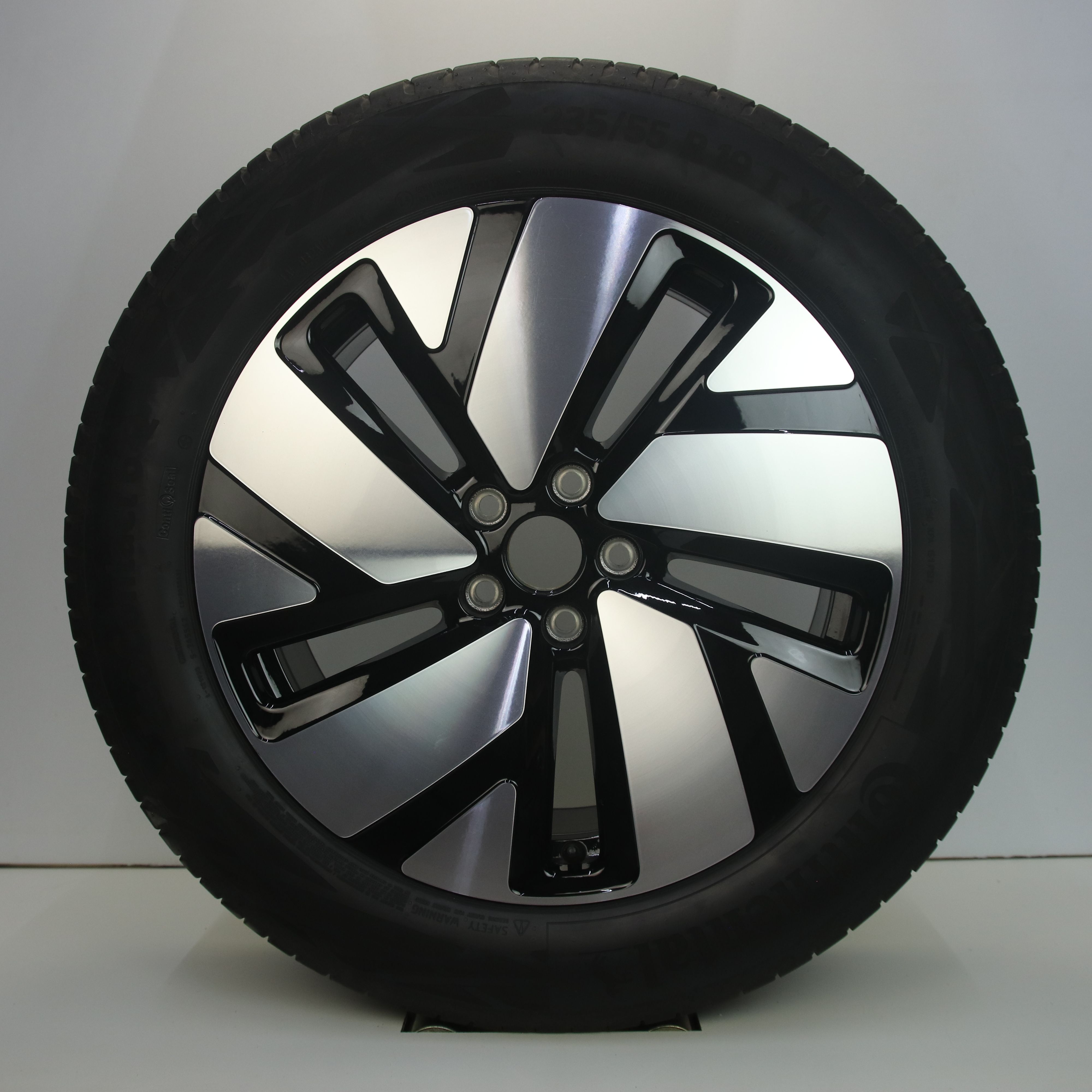 IN1002950 Originele 19 inch lichtmetalen Volkswagen ID.Buzz Tilburg velgen (breedset compleet met banden) 8.00X19 5X112 ET45.0 NB57.10 Zwart gepolijst
