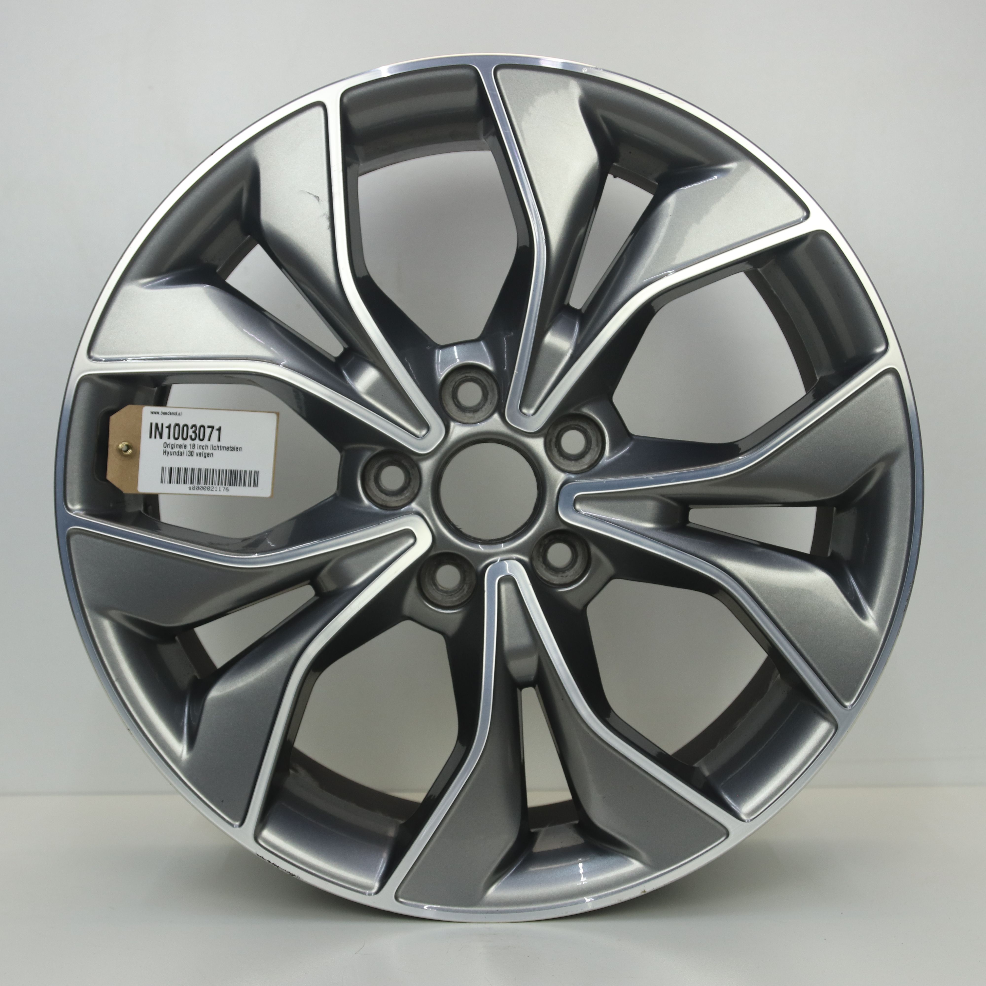 IN1003071 Originele 18 inch lichtmetalen Hyundai i30 velgen 7.50X18 5X114.3 ET55.0 NB67.10 Antraciet Gepolijst
