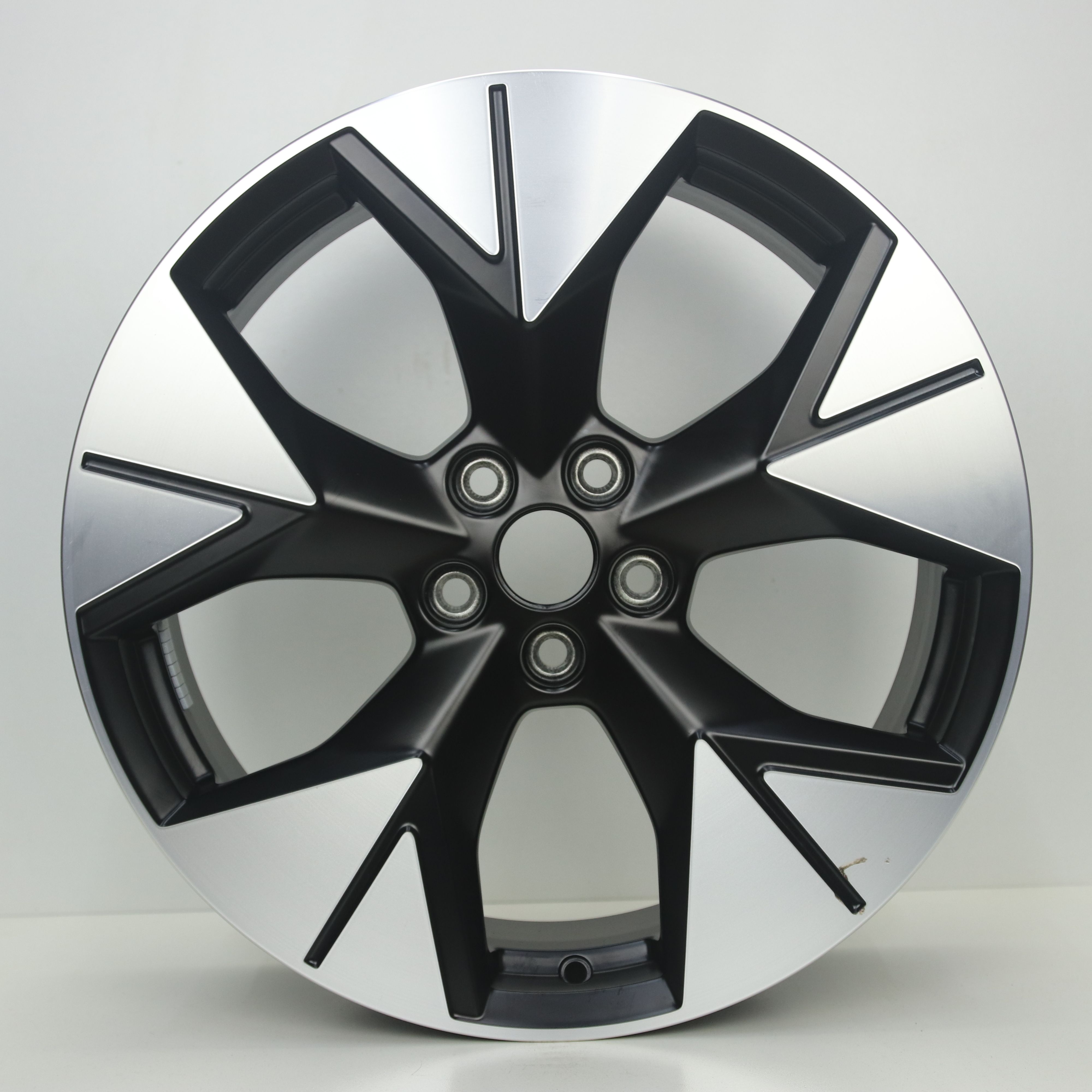 OS1007723 Originele 19 inch lichtmetalen Ford Puma velgen 7.50X19 5X114.3 ET47.5 NB63.40 Mat zwart gepolijst