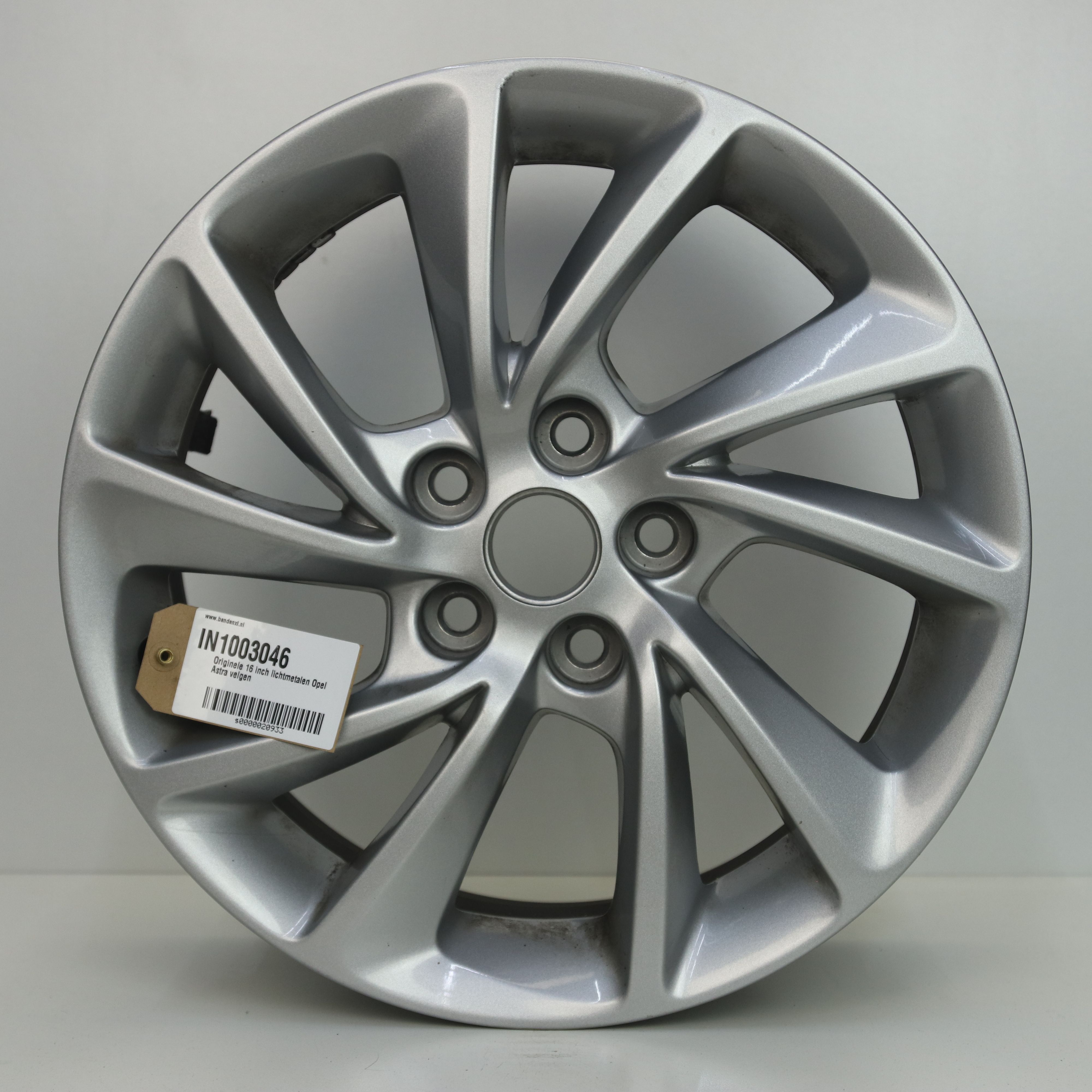 IN1003046 Originele 16 inch lichtmetalen Opel Astra velgen 7.00X16 5X105 ET41.0 NB56.60 Zilver