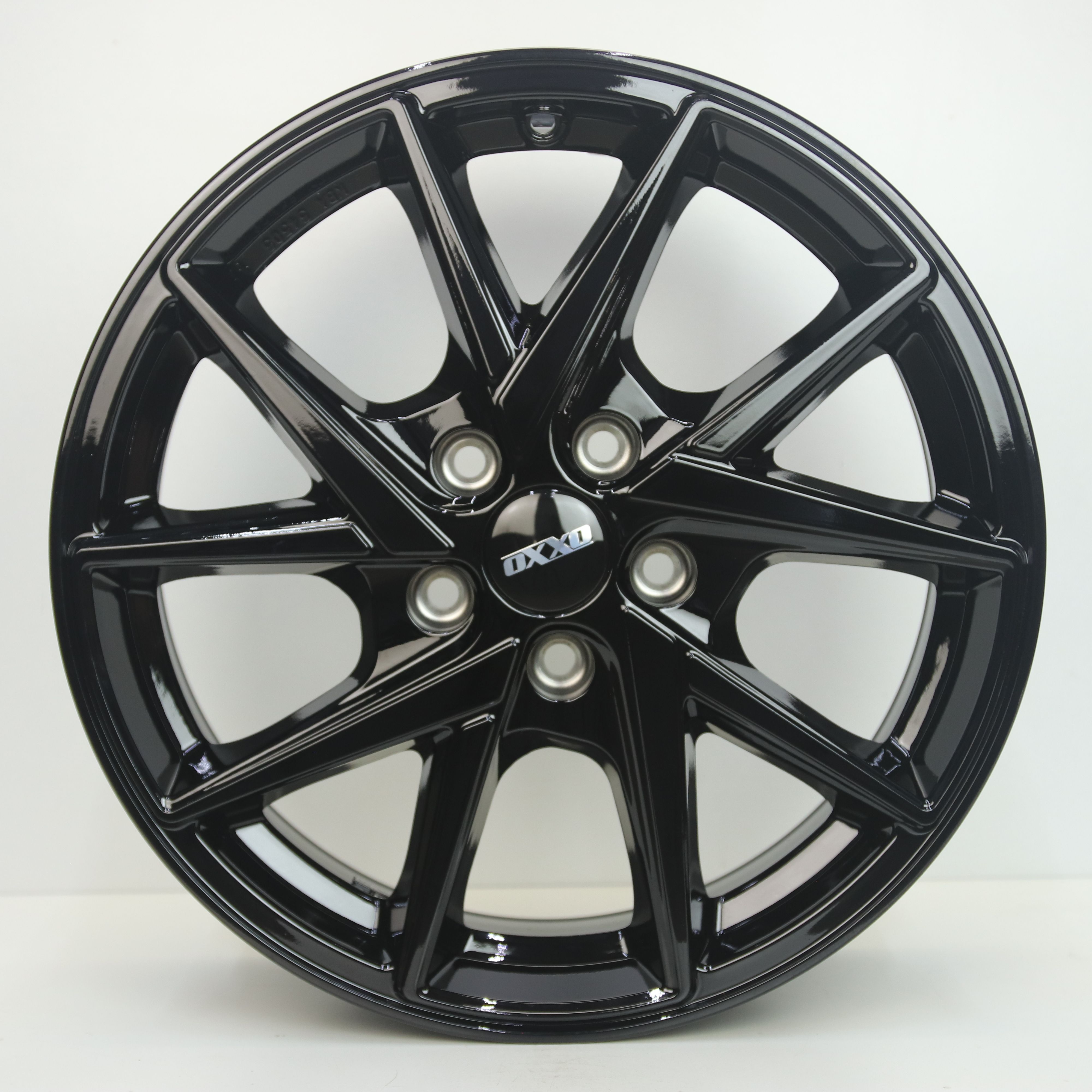 NS1004749 Set 17 inch lichtmetalen Oxxo Crow velgen 7.00X17 5X112 ET45.0 NB66.60 Zwart