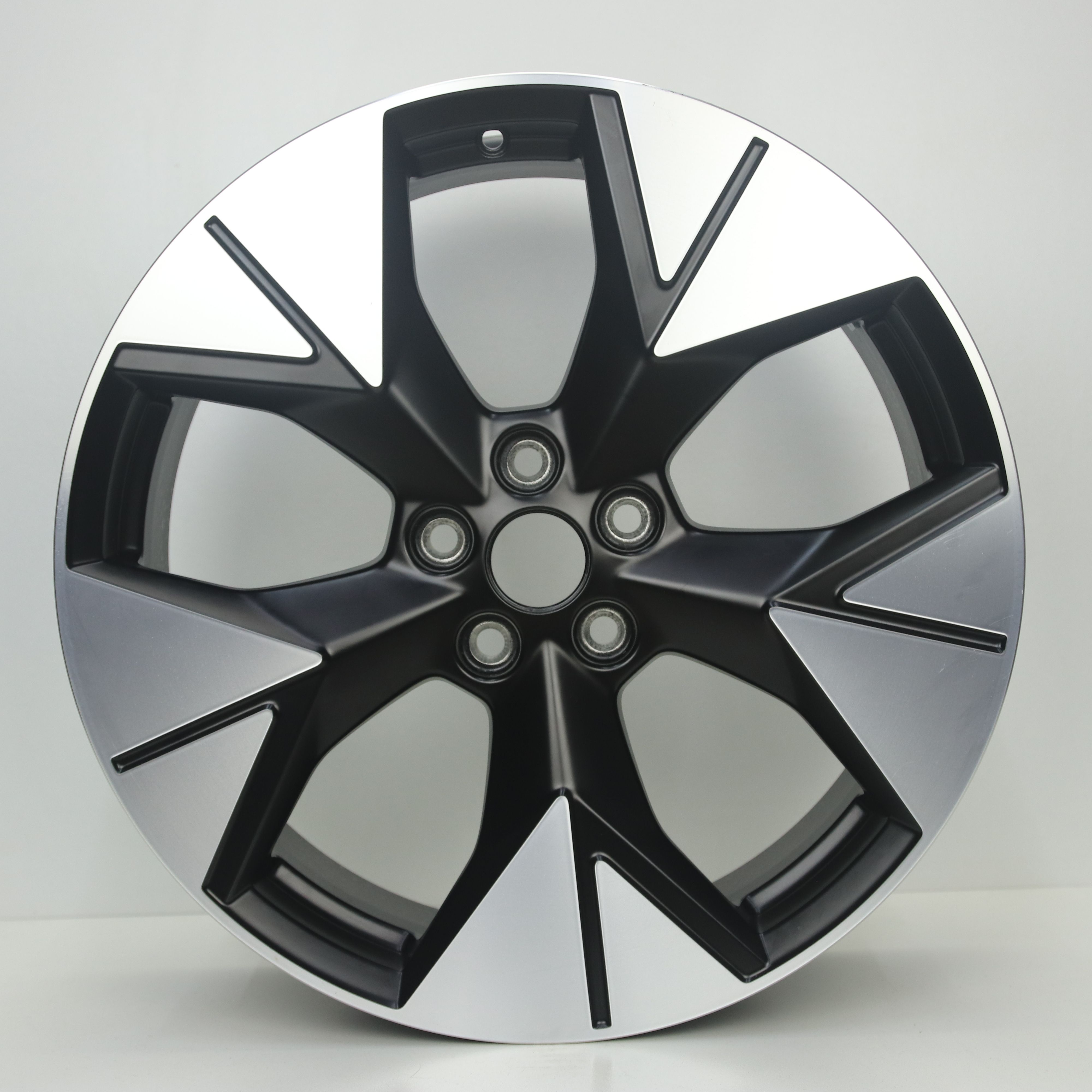 OS1007723 Originele 19 inch lichtmetalen Ford Puma velgen 7.50X19 5X114.3 ET47.5 NB63.40 Mat zwart gepolijst