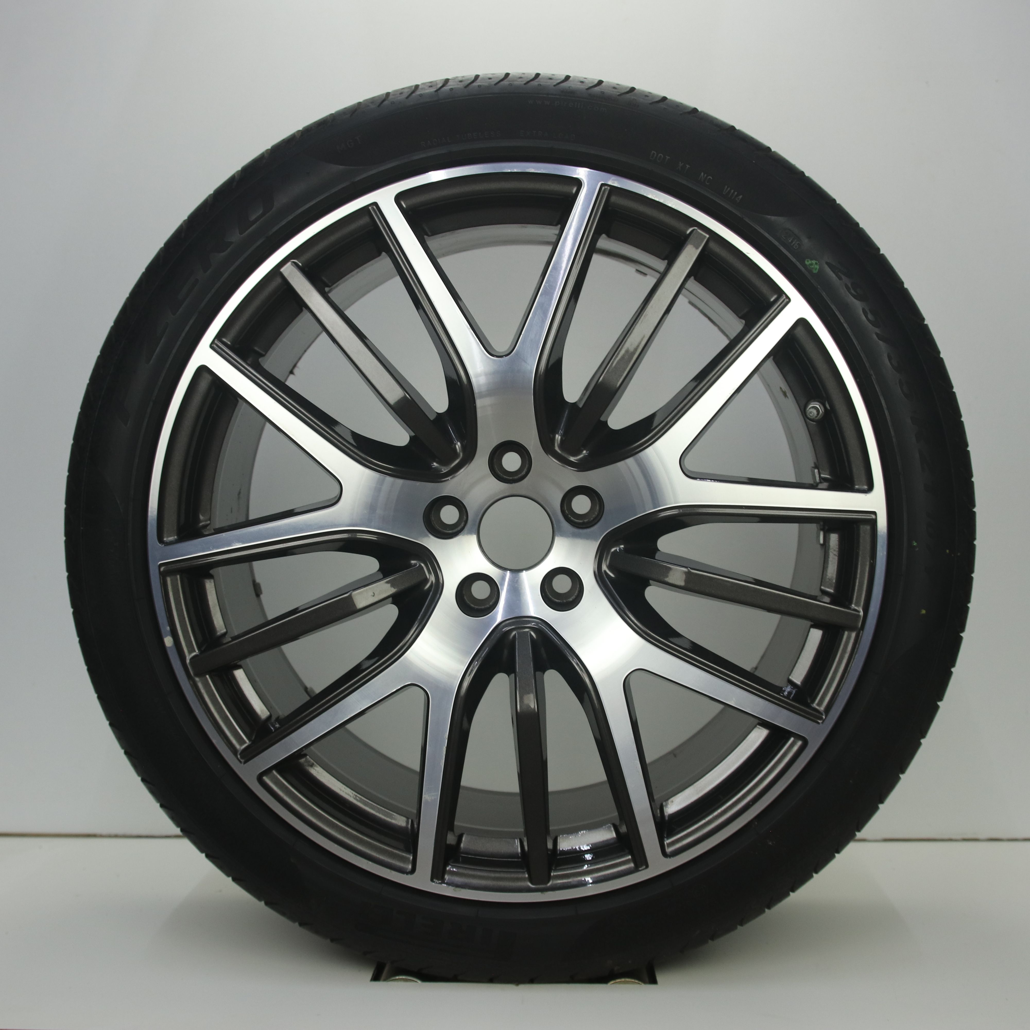 OS1007770 Originele 21 inch lichtmetalen Maserati Levante velgen (breedset) 9.00X21 5X114.3 ET40.5 NB67.10 Antraciet gepolijst