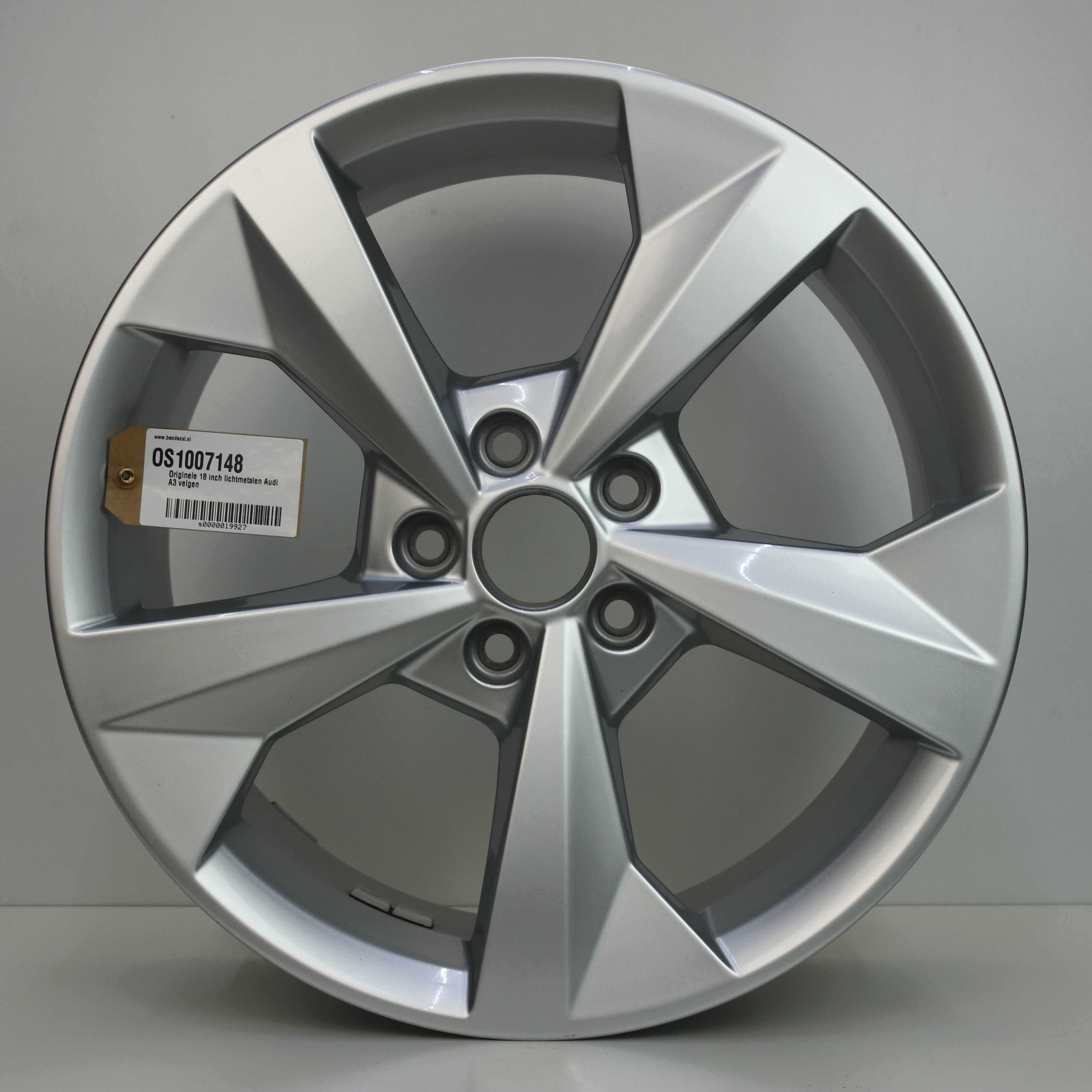 OS1007148 Originele 18 inch lichtmetalen Audi A3 velgen 8.00X18 5X112 ET46.0 NB57.10 Zilver