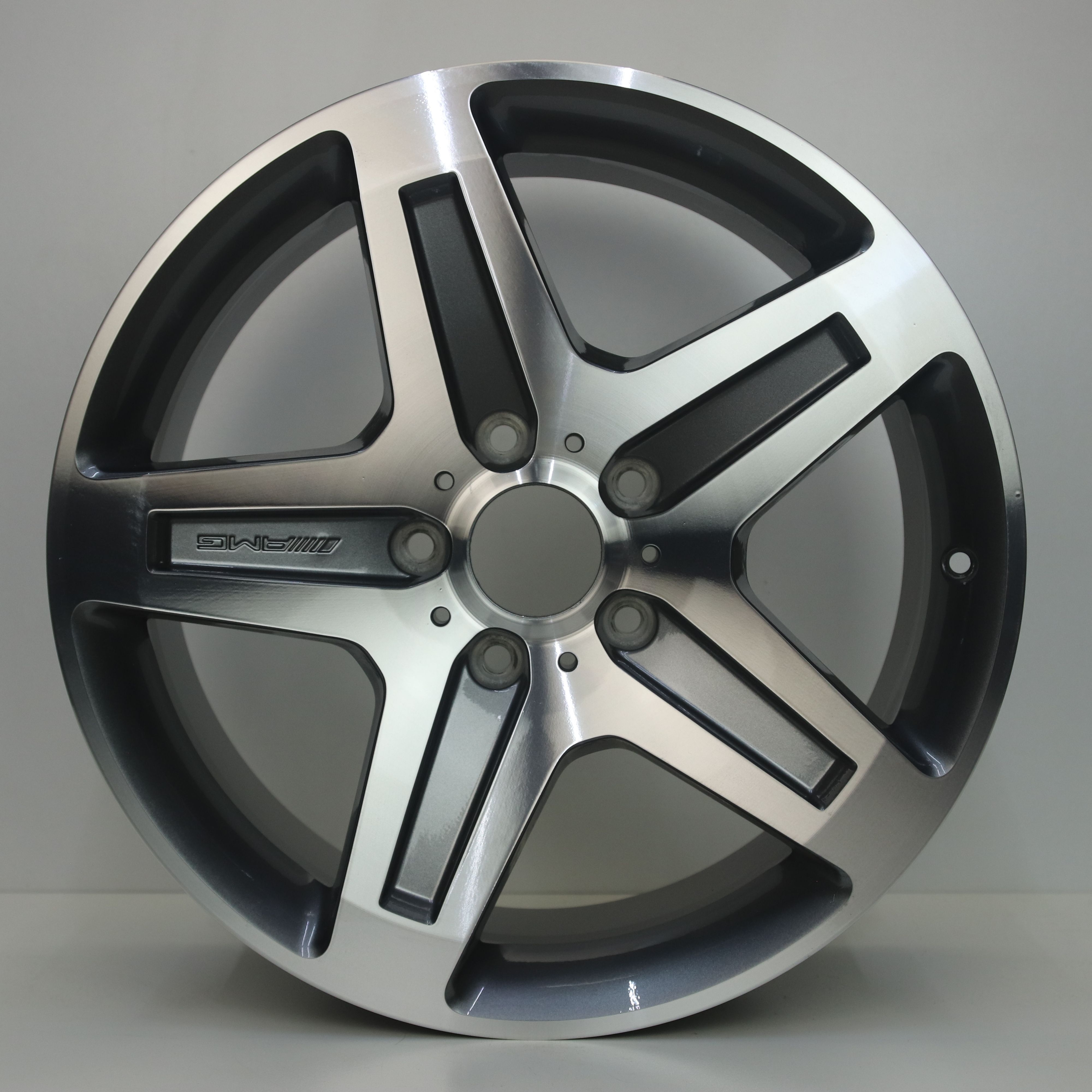 OS1007574 Originele 19 inch lichtmetalen Mercedes-Benz G-Klasse velgen 9.50X19 5X130 ET50.0 NB84.10 Antraciet