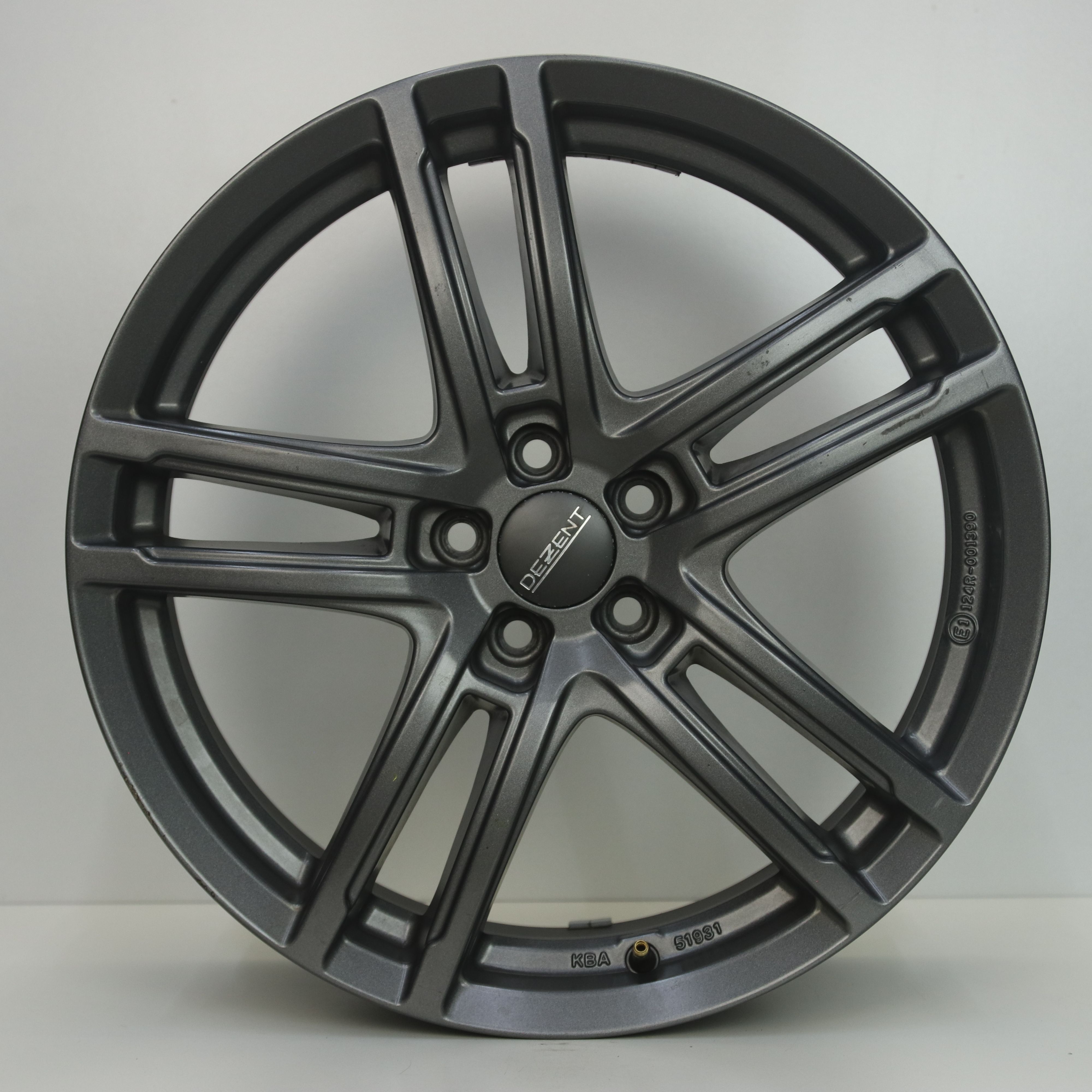 OS1006987 Set 18 inch lichtmetalen Dezent velgen 7.00X18 5X100 ET47.0 NB57.10 Antraciet