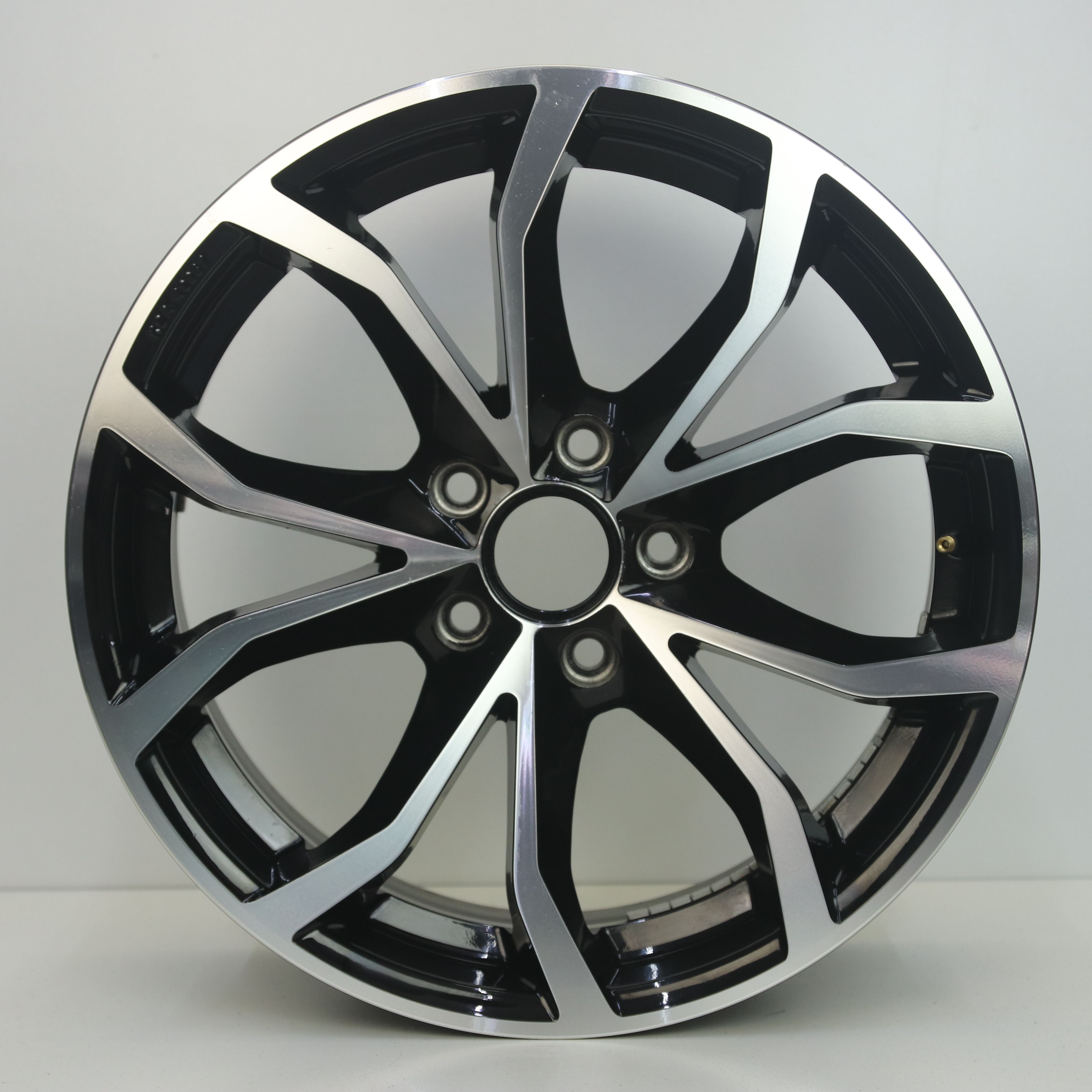 OS1007211 Set 17 inch lichtmetalen universele velgen 8.00X17 5X112 ET35.0 NB72.50 Zwart gepolijst