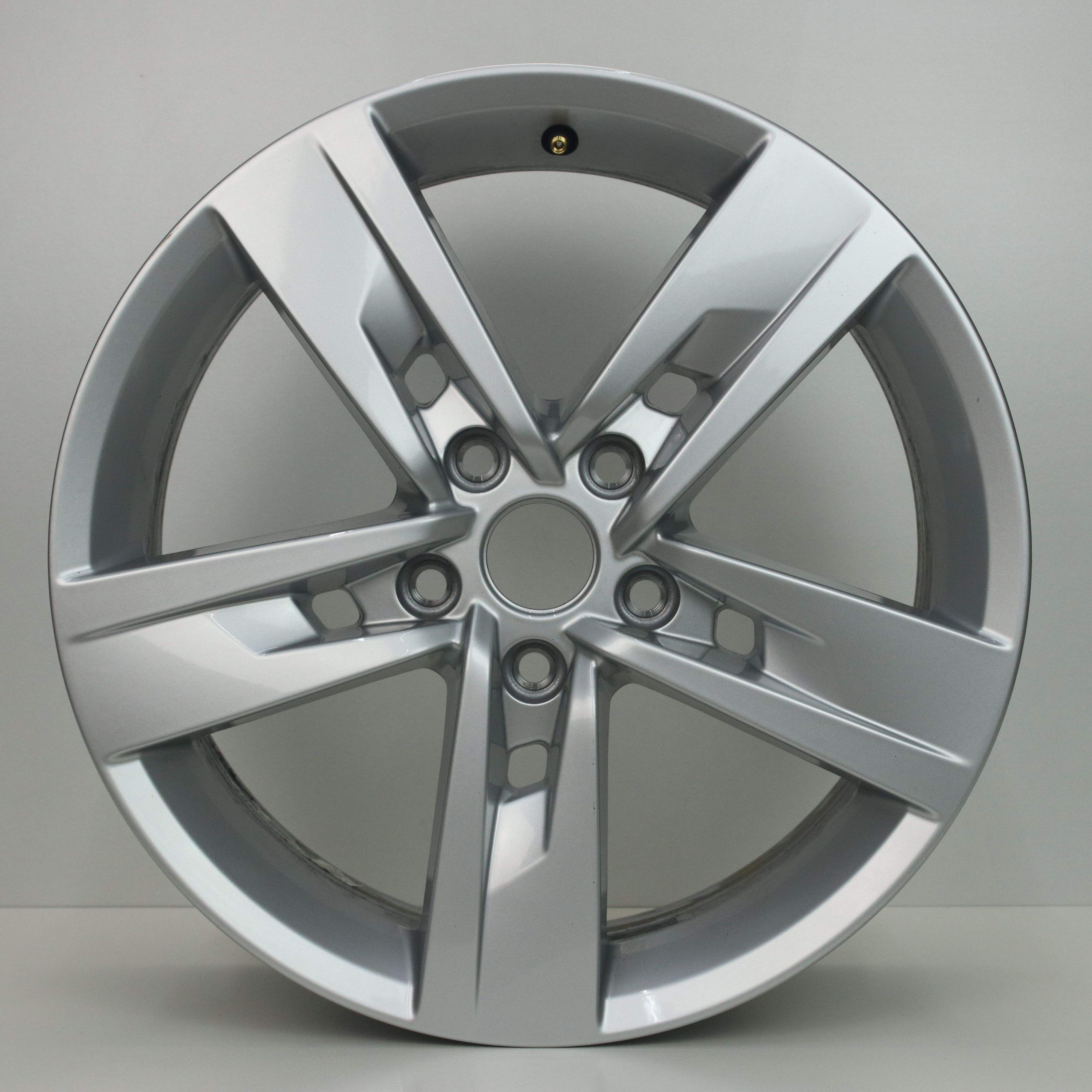 OS1002469 Originele 17 inch lichtmetalen Seat Leon velgen 7.00X17 5X112 ET49.0 NB57.10 Zilver