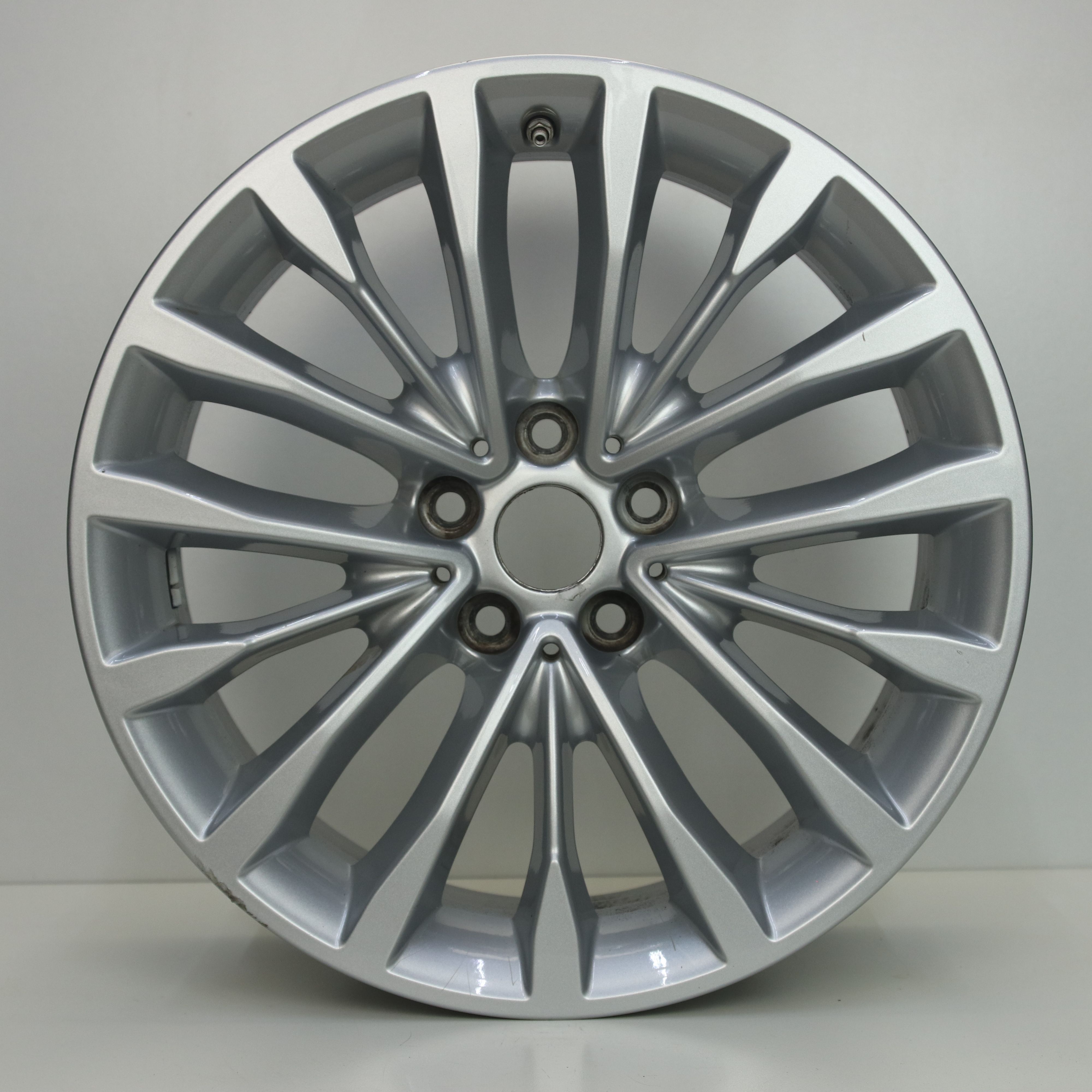 OS1007524 Originele 18 inch lichtmetalen BMW 5-serie styling 632 velgen 8.00X18 5X112 ET30.0 NB66.60 Zilver