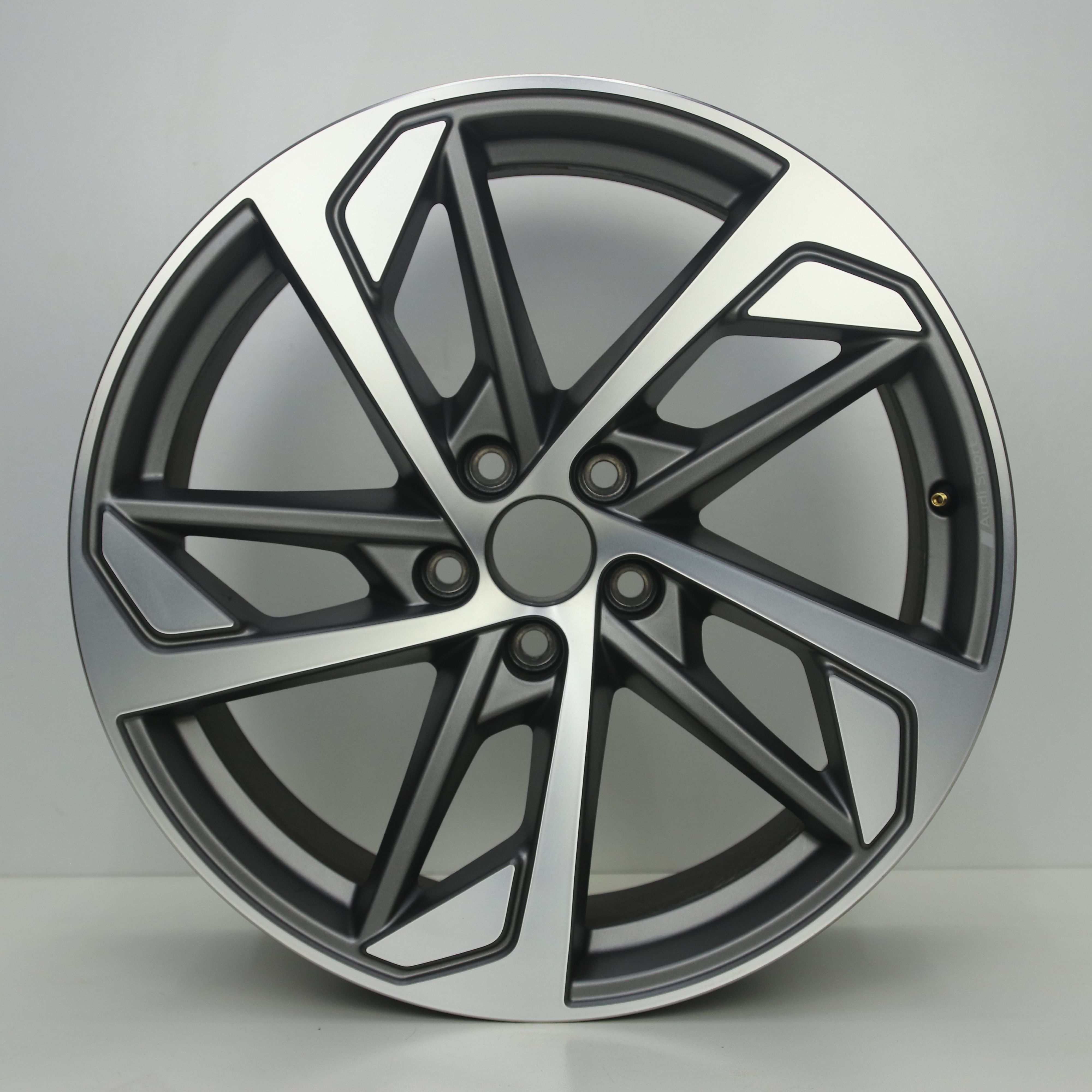 OS1007760 Originele 19 inch lichtmetalen Audi Q3 velgen 8.50X19 5X112 ET38.0 NB57.10 Mat antraciet gepolijst