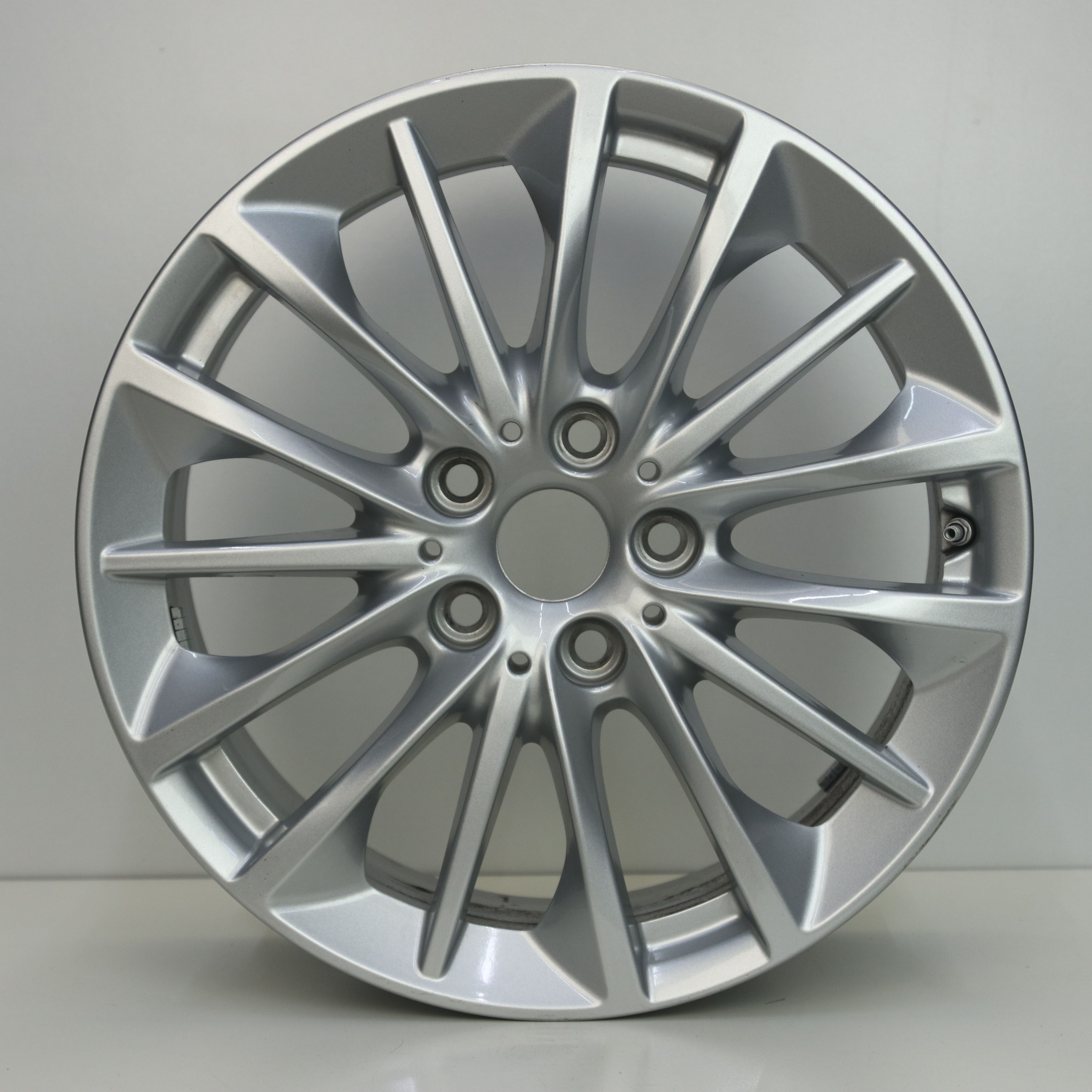 OS1007202 Originele 17 inch lichtmetalen BMW 2-serie styling 546 velgen 7.50X17 5X112 ET54.0 NB66.60 Zilver