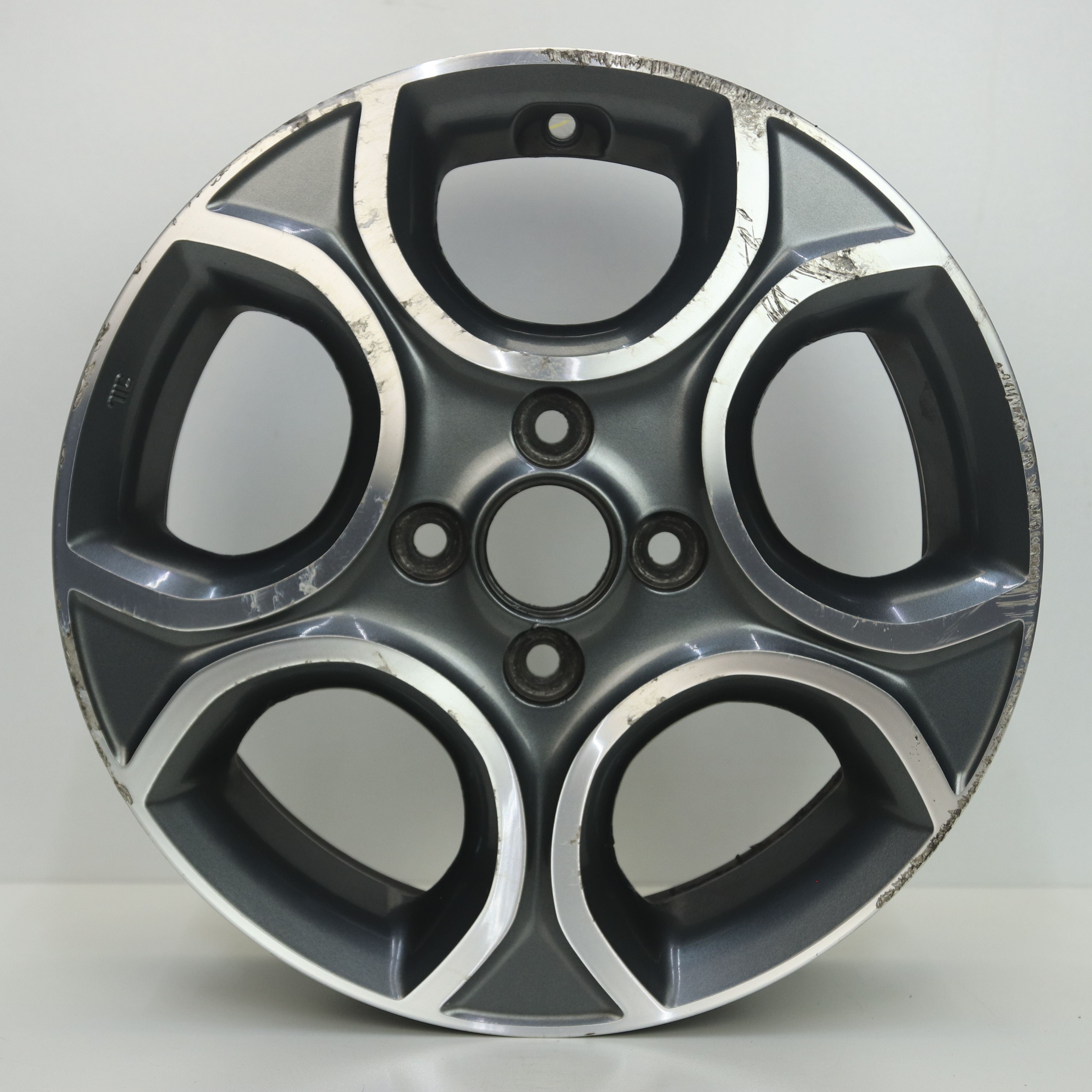 IN1002988 Originele 15 inch lichtmetalen Kia Picanto velgen 5.50X15 4X100 ET52.0 NB54.10 Antraciet Gepolijst