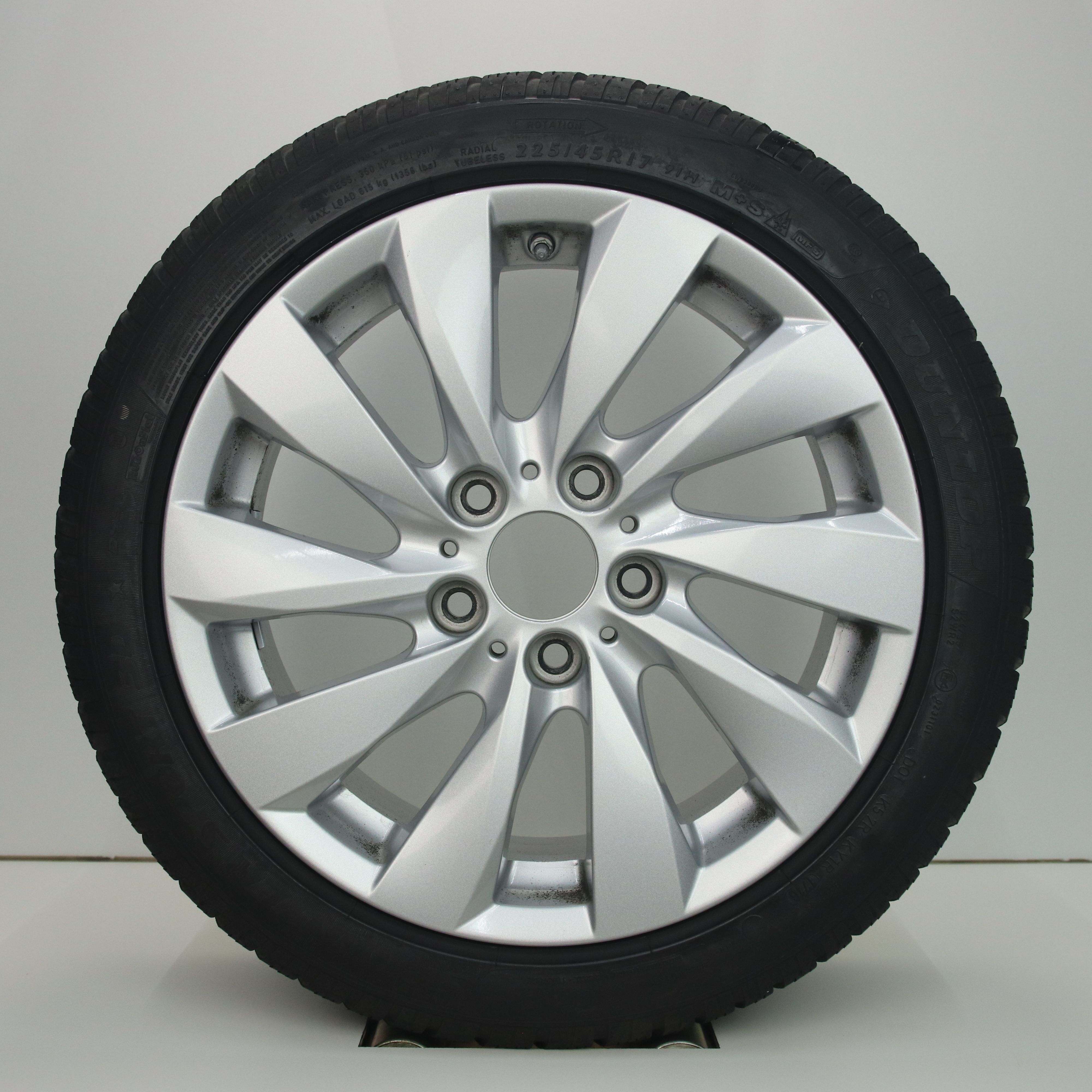 OSC1000745 Originele 17 inch lichtmetalen BMW 1-serie styling 381 velgen (Compleet set met banden) 7.50X17 5X120 ET43.0 NB72.60 Zilver