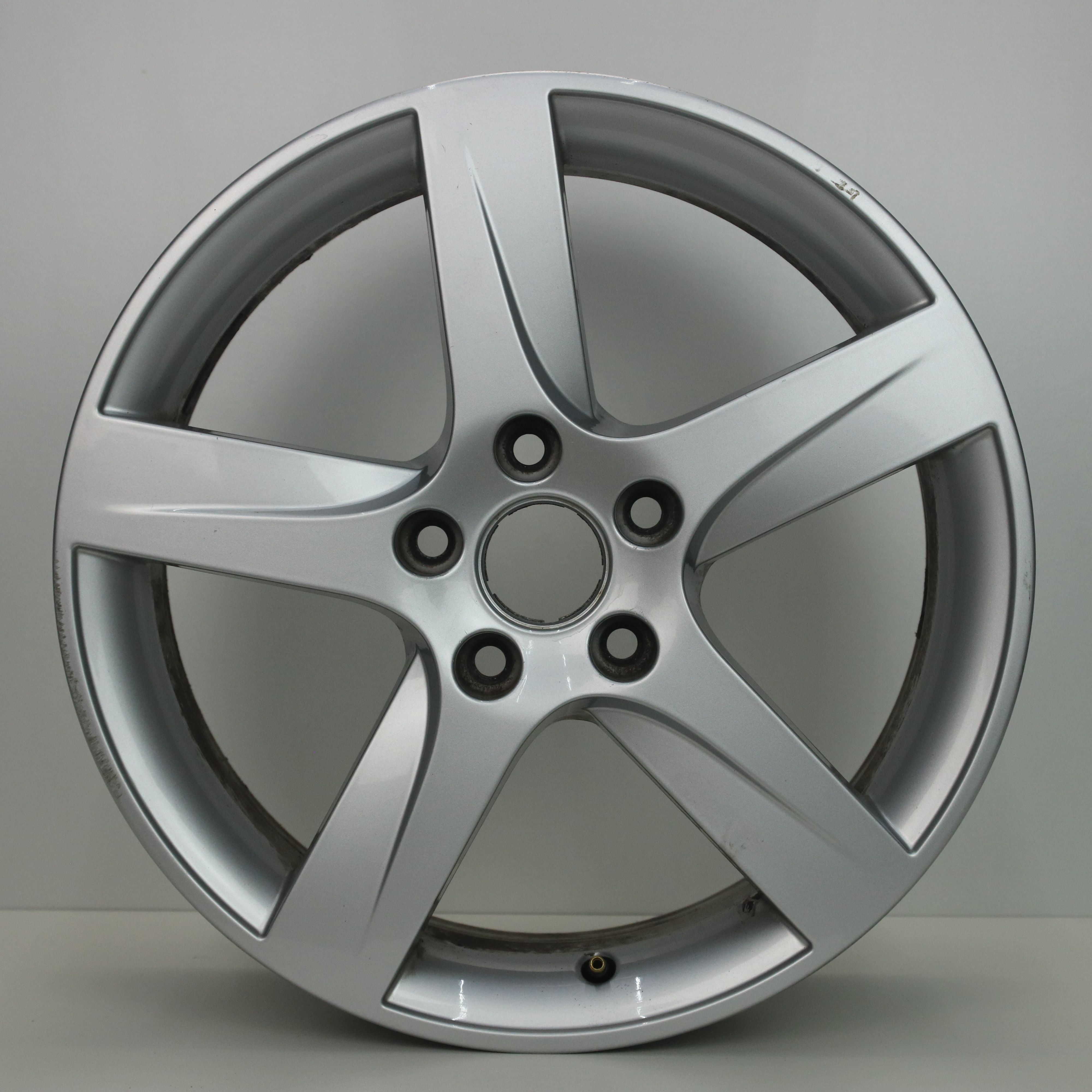 IN1001764 Originele 17 inch lichtmetalen Seat Leon velgen 7.00X17 5X112 ET54.0 NB57.10 Zilver