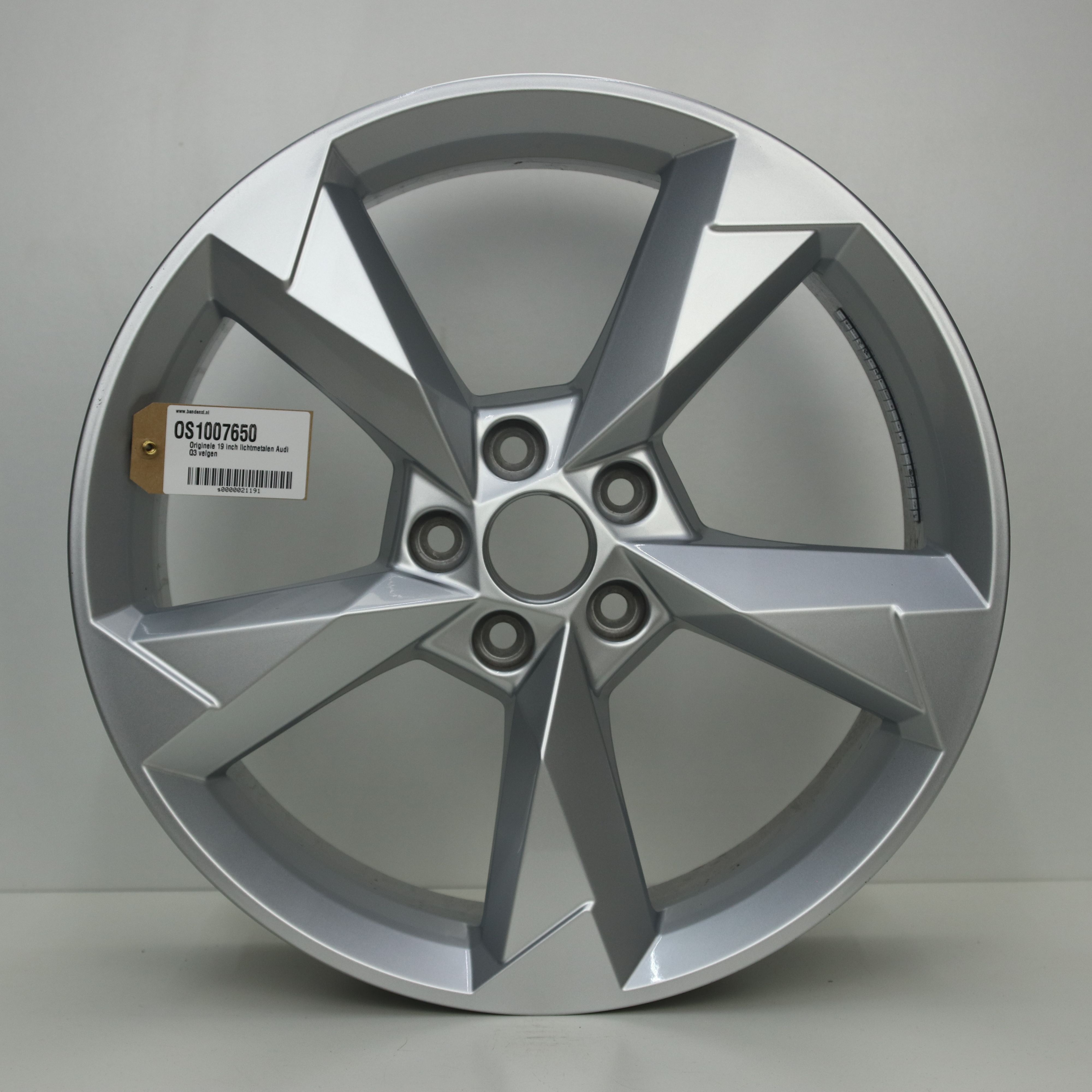 OS1007650 Originele 19 inch lichtmetalen Audi Q3 velgen 7.00X19 5X112 ET43.0 NB57.10 Zilver