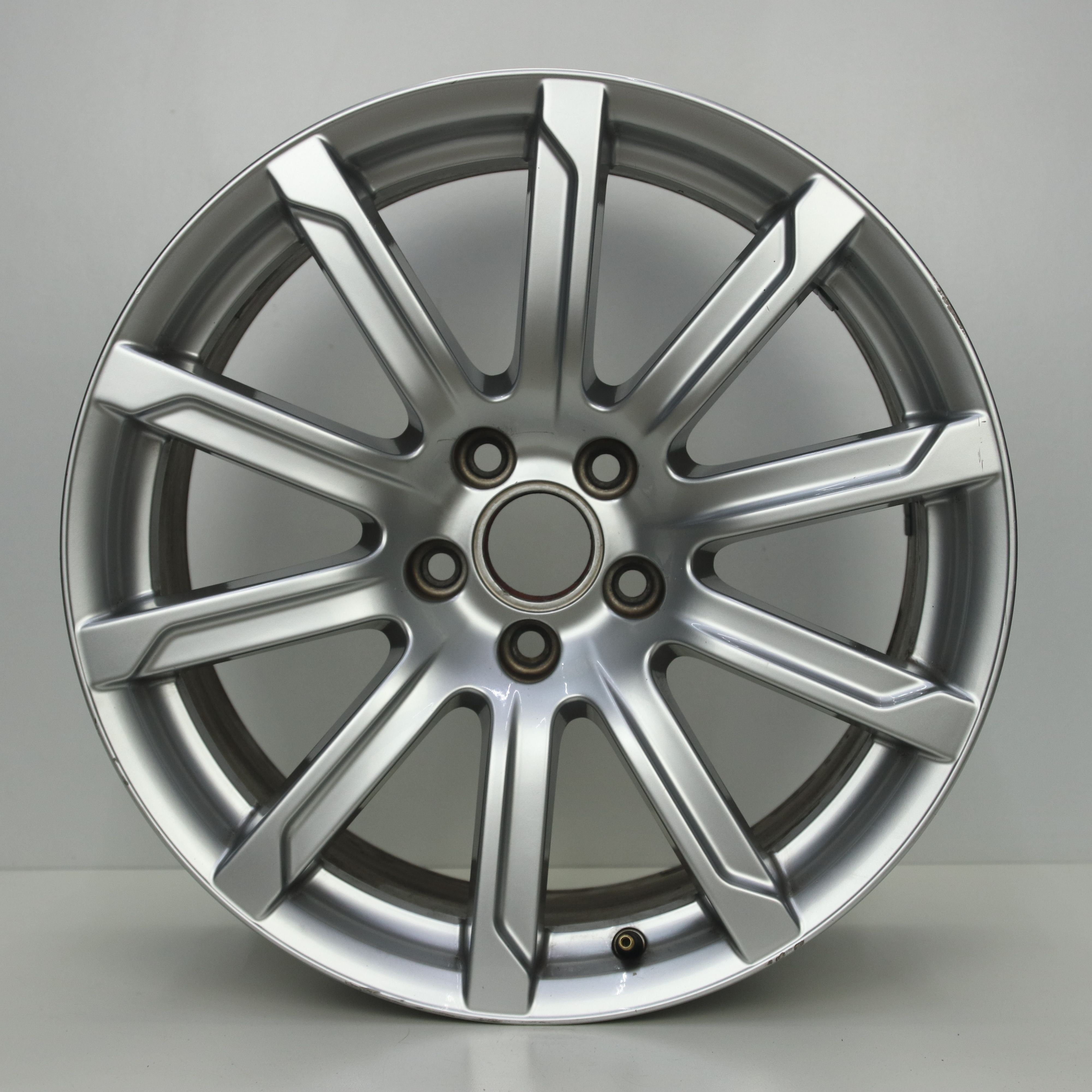 IN1003085 Originele 18 inch lichtmetalen Audi A5 velgen 8.50X18 5X112 ET29.0 NB66.60 Zilver