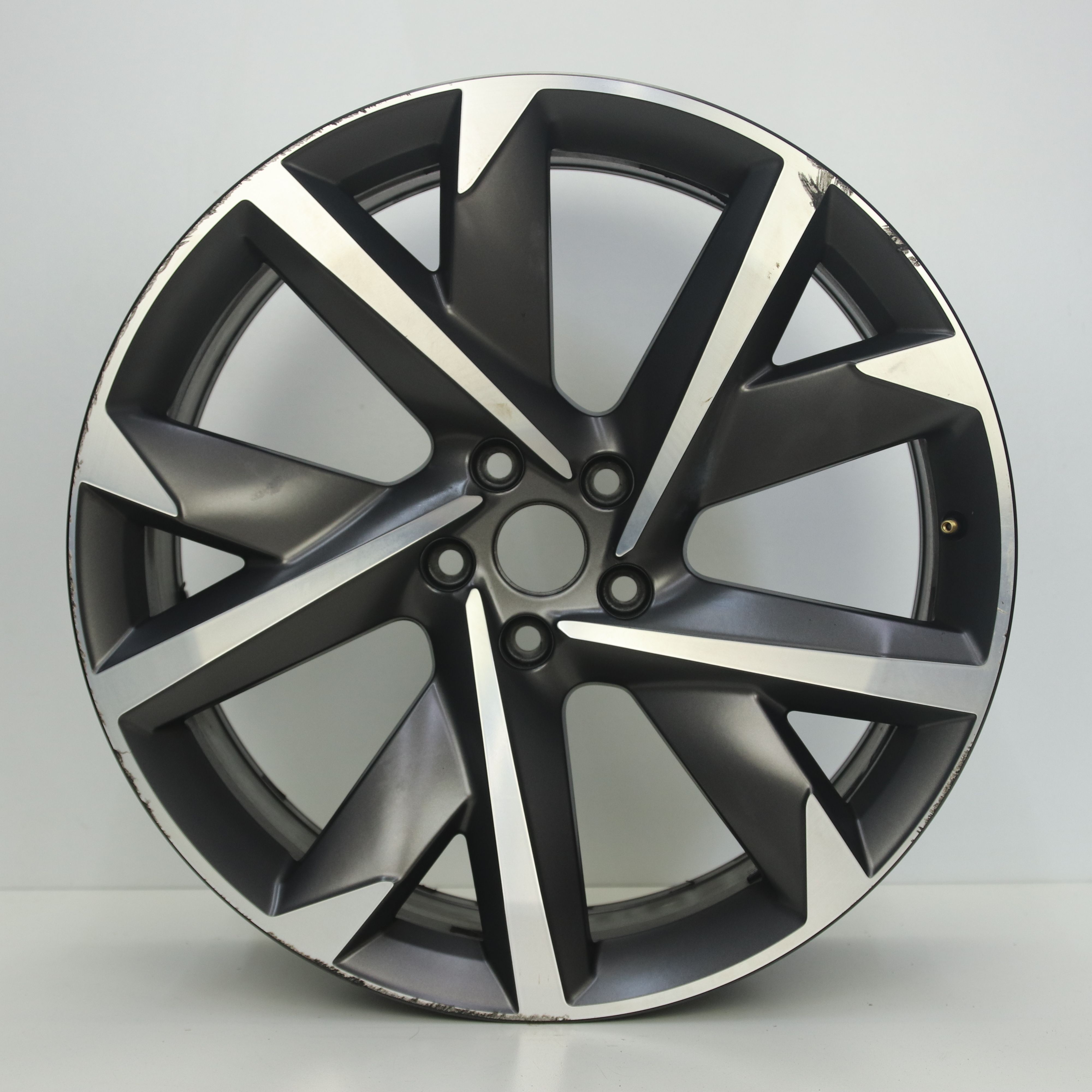 IN1003182 Originele 20 inch lichtmetalen Seat Tarraco velgen 8.50X20 5X112 ET38.0 NB57.10 Mat antraciet gepolijst