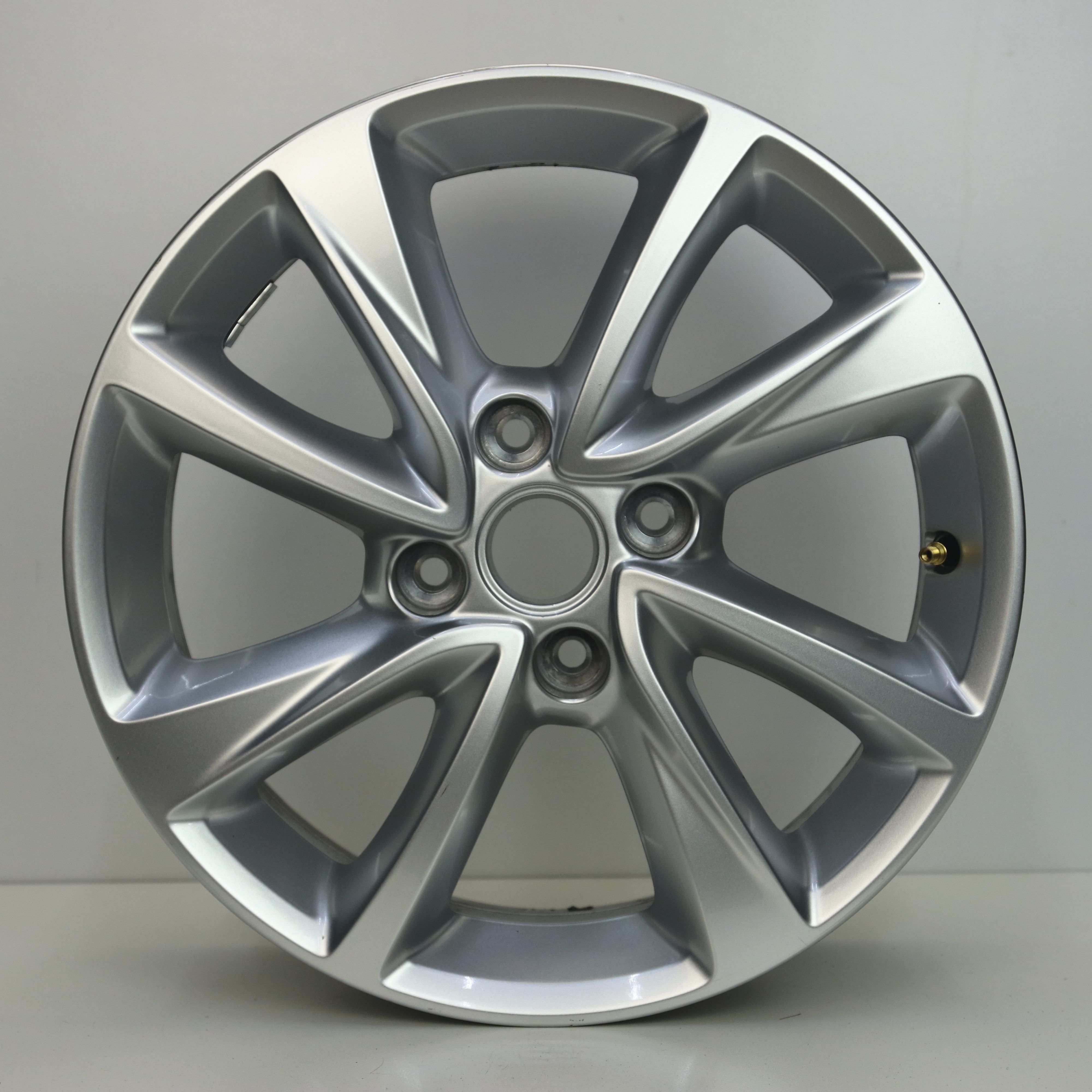 OS1007210 Originele 16 inch lichtmetalen Opel Corsa velgen 6.50X16 4X108 ET38.0 NB65.10 Zilver