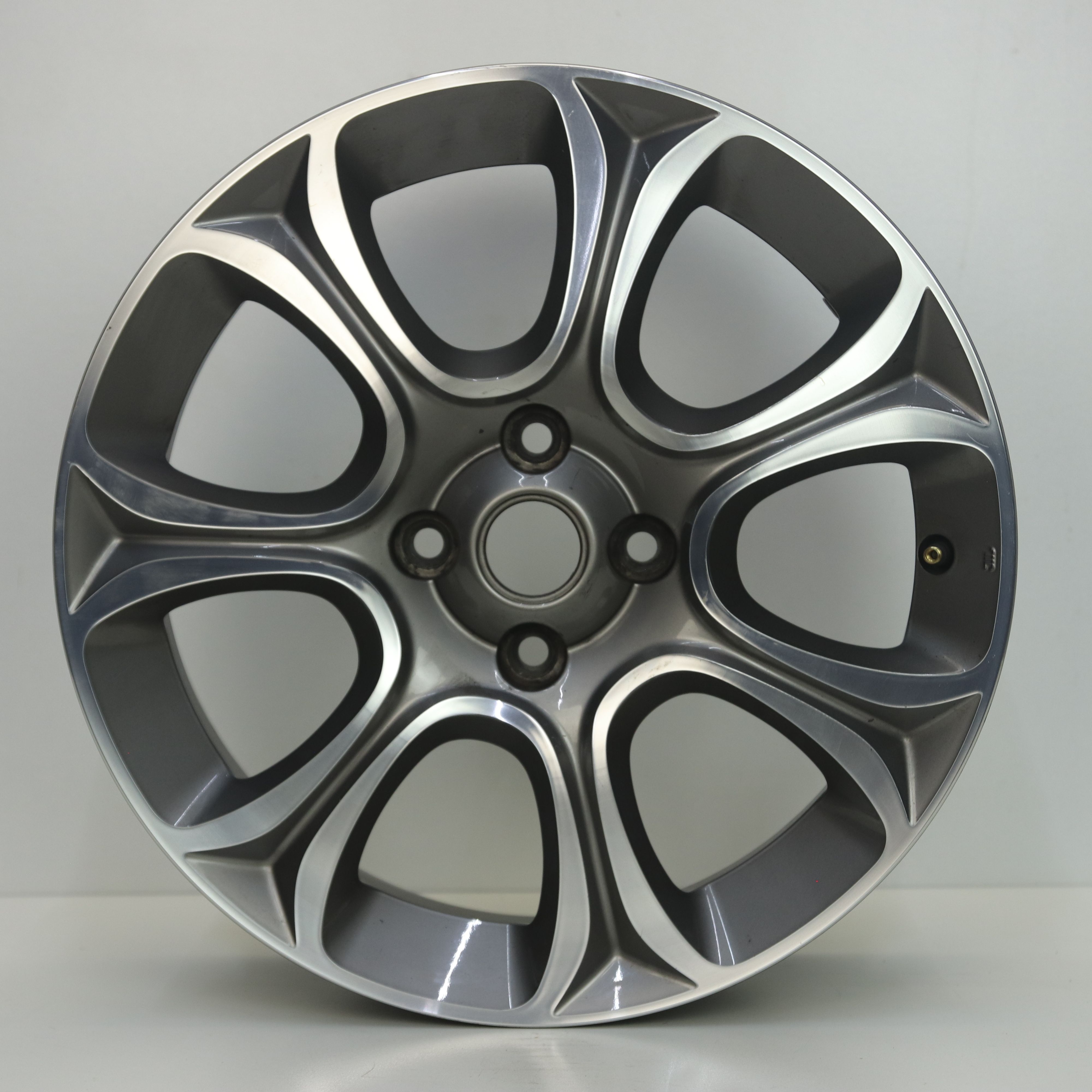 OS1007379 Originele 16 inch lichtmetalen Fiat Punto Evo velgen 6.00X16 4X100 ET45.0 NB56.60 Antraciet gepolijst