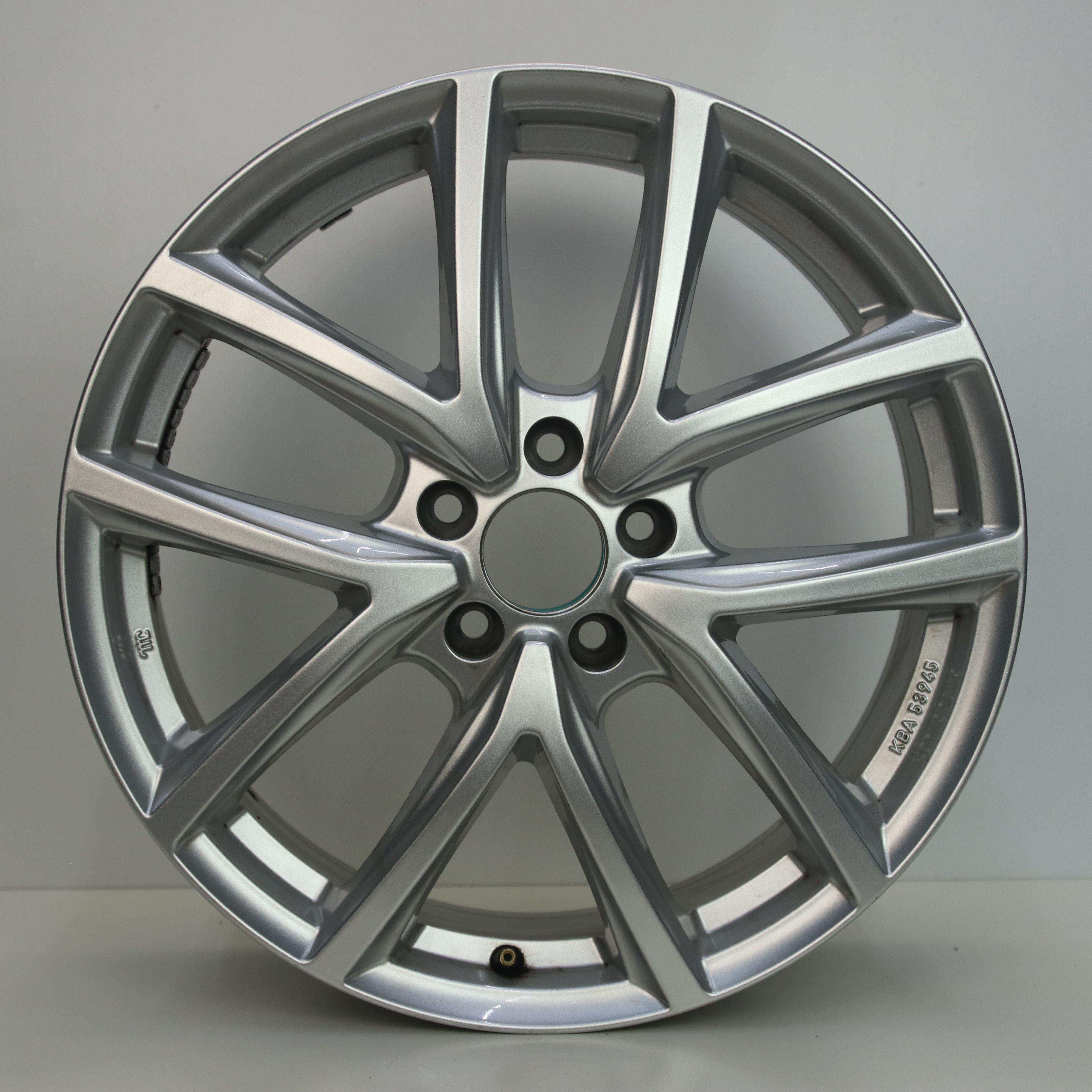 OS1006907 Set 18 inch lichtmetalen Monaco velgen 7.50X18 5X108 ET45.0 NB70.00 Zilver