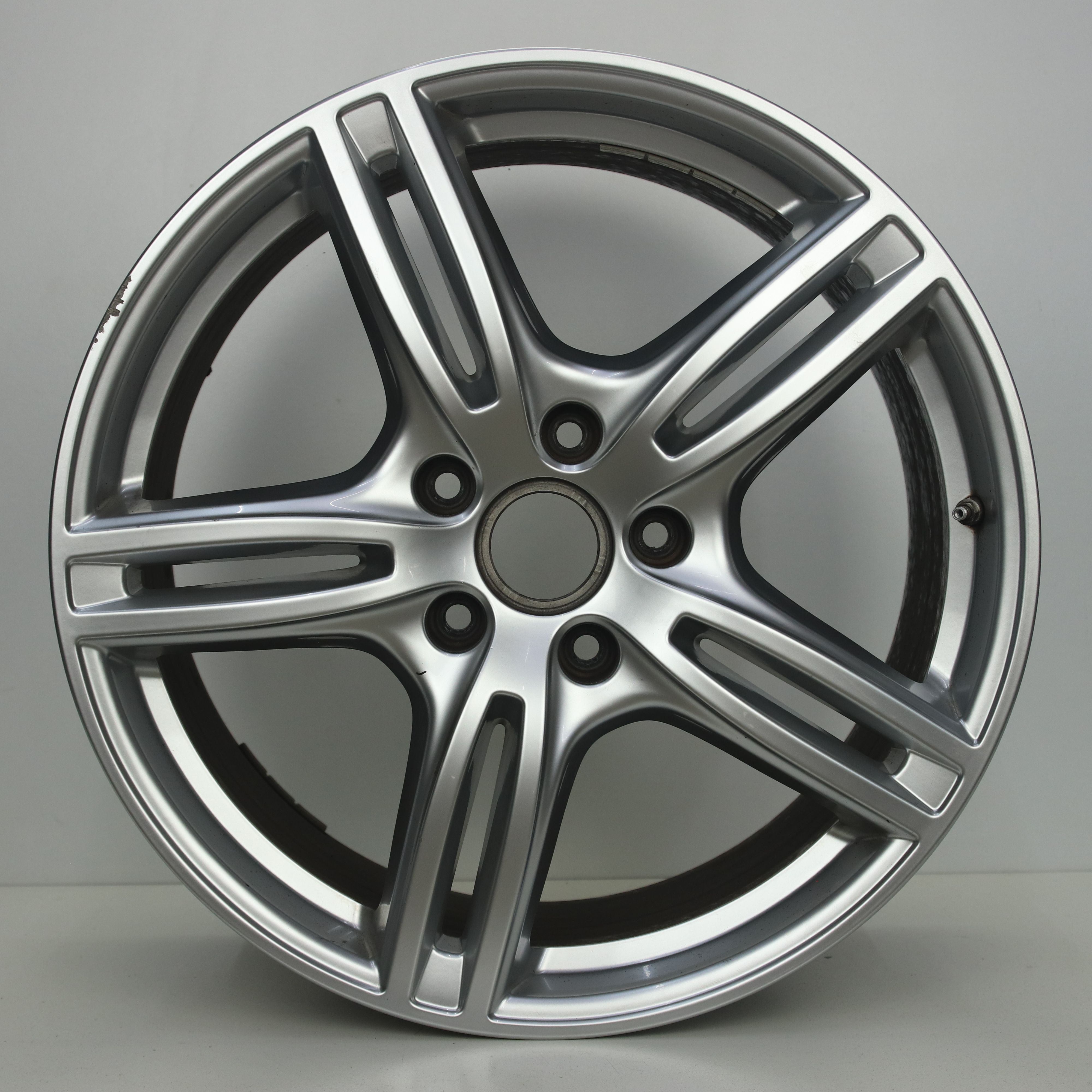 OS1007889 Originele 20 inch lichtmetalen Porsche Panamera velgen (Breedset) 9.50X20 5X130 ET71.0 NB71.60 Zilver