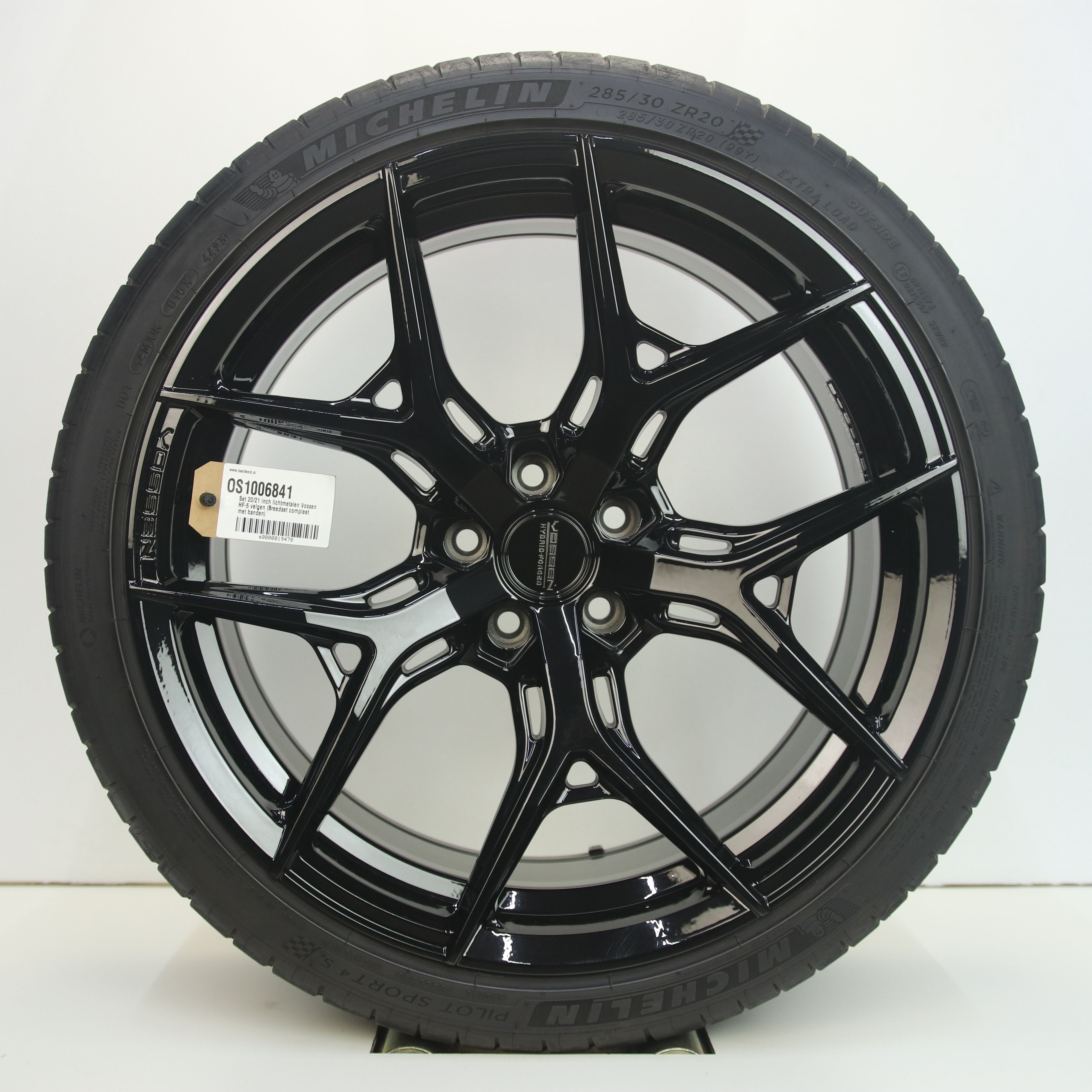 OS1006841 Set 20/21 inch lichtmetalen Vossen HF-5 velgen (Breedset compleet met banden) 10.00X20 5X112 ET14.0 NB66.50 Zwart